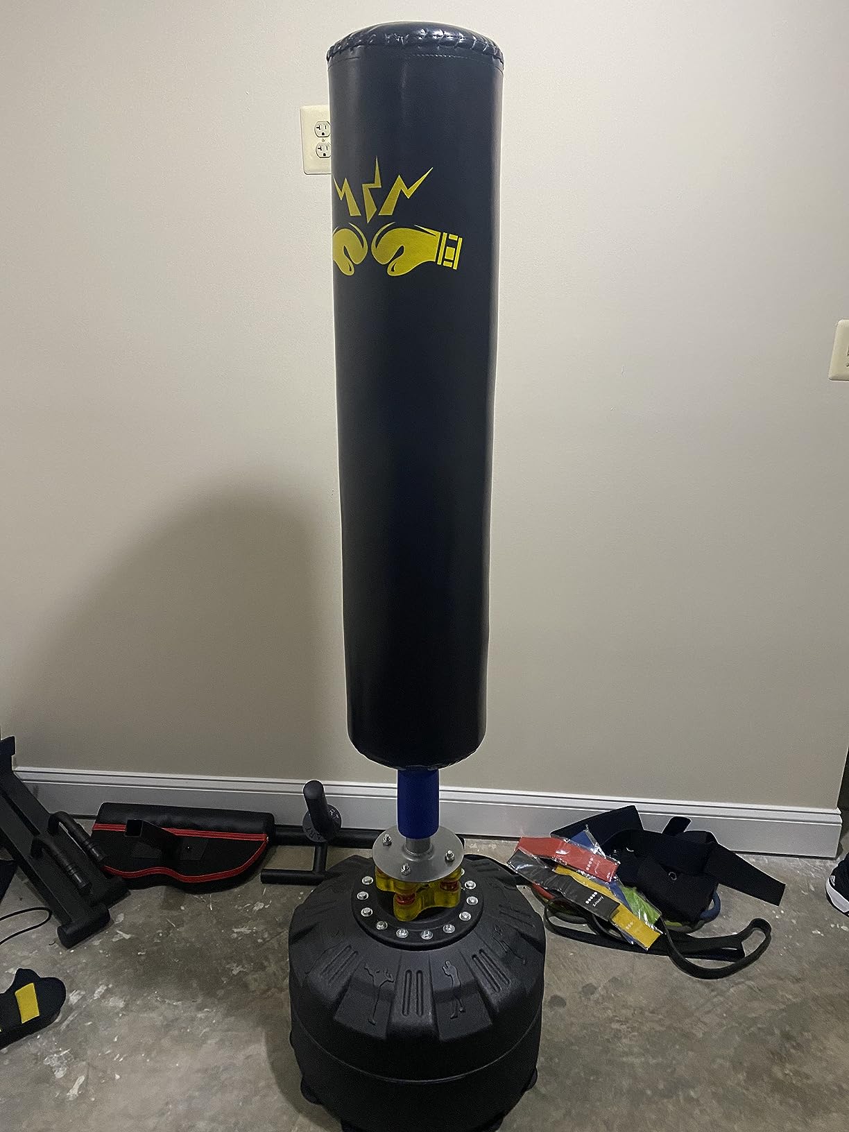 Feikuqi Standing Punching Bag for Adults, 205lbs Heavy Bag for Boxing, Shock Absorber, Suction Cup Base, Stand Up Punching Bag Adult, Standing Kickboxing Bag for Home Office Gym customer photo 1