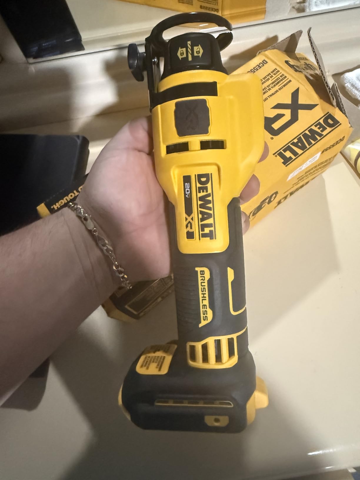 DEWALT 20V MAX* XR Brushless Drywall Cut-Out Tool (Tool Only) (DCE555B) customer photo 1