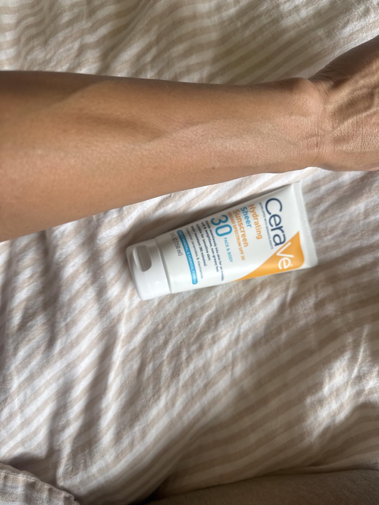 CeraVe Hydrating Sheer Sunscreen with SPF 30 for Face and Body, Mineral & Chemical Sunscreen with Zinc Oxide, Hyaluronic Acid and Ceramides, 3 Ounces customer photo 1