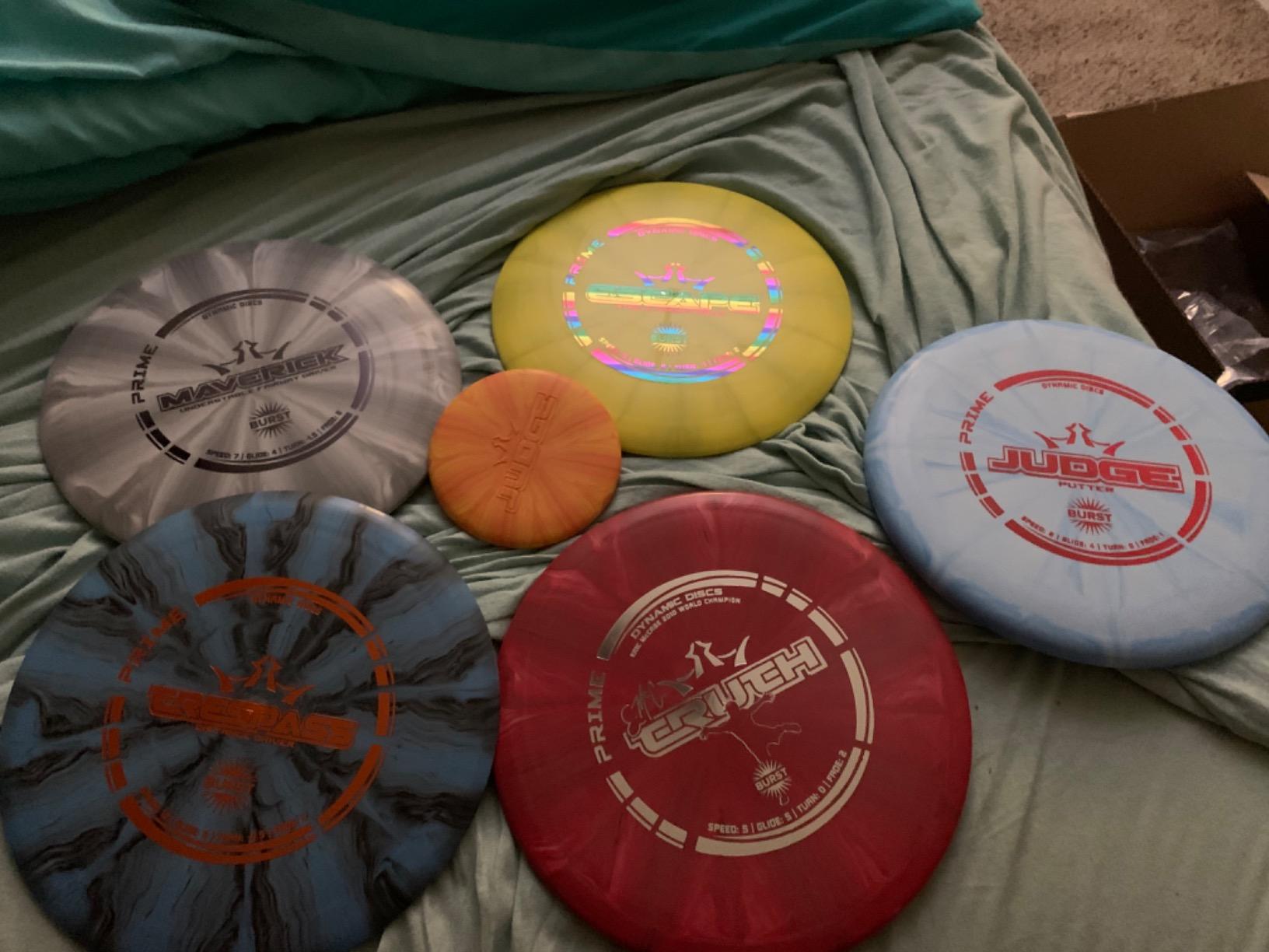 Dynamic Discs Prime Burst 6 Disc Golf Set | Includes 1x Putter, 2X Midrange, 2X Fairway, 1x Driver + Mini Marker | Disc Golf Accessories for Beginners | 170-176g | Beginner Pack for Amateurs customer photo 2