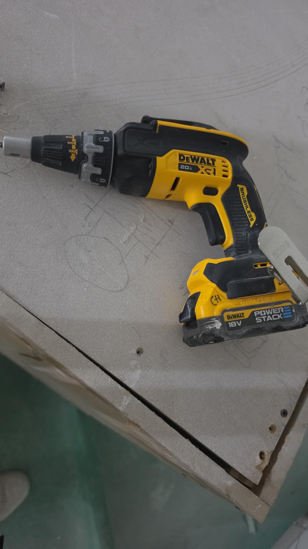 DEWALT 20V Max Drywall Screwgun, Tool Only (DCF630B) customer photo 2