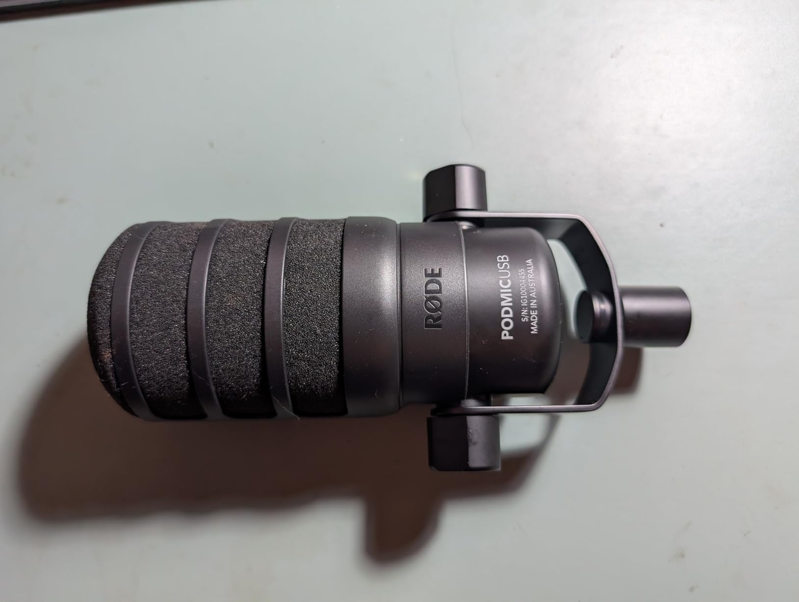 RODE PodMic USB Versatile Dynamic Broadcast Microphone With XLR and USB Connectivity for Podcasting, Streaming, Gaming, Music-Making and Content Creation (Black) customer photo 2