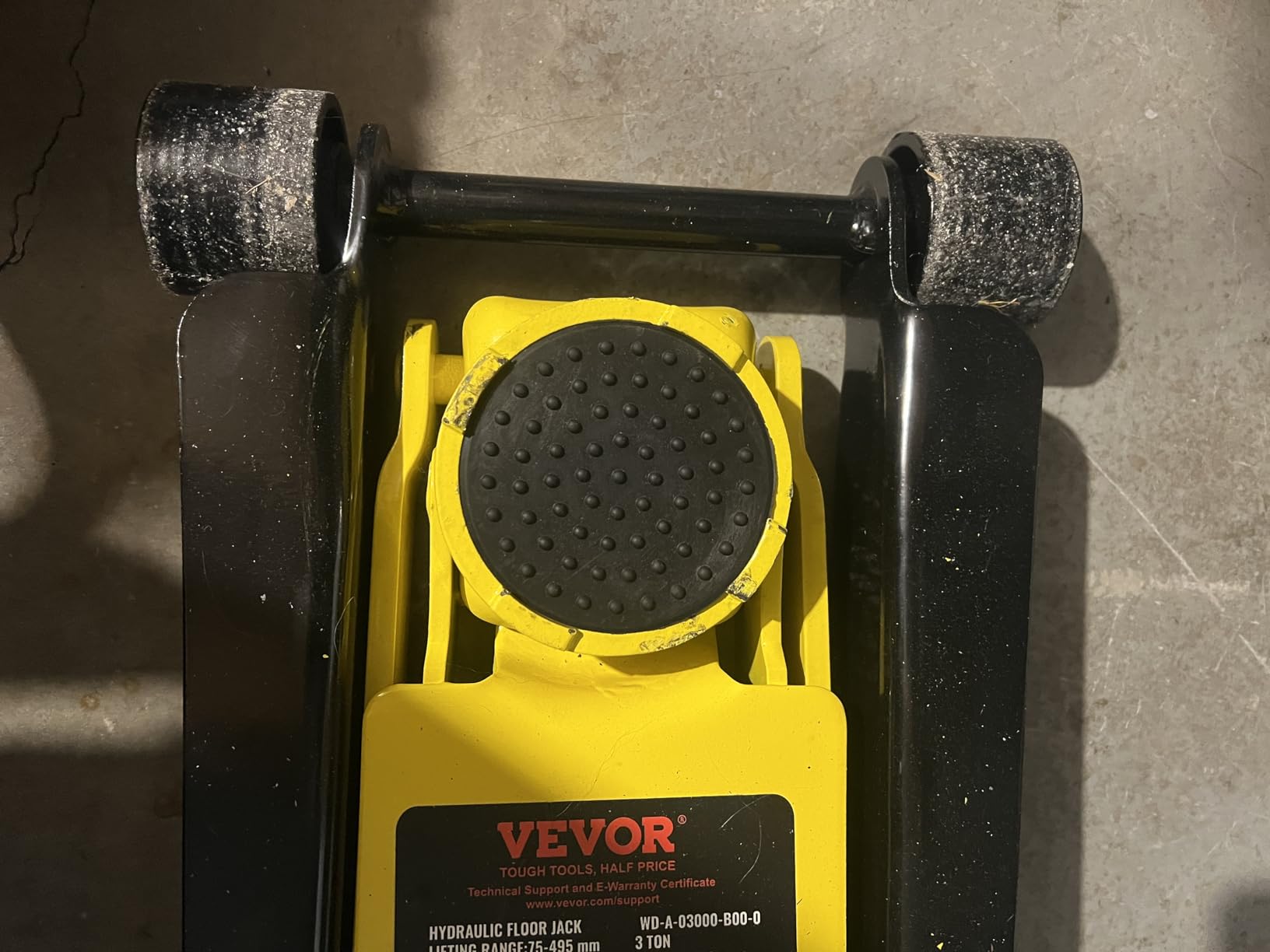 VEVOR 3 Ton Low Profile Floor Jack, Heavy-Duty Racing Floor Jack with Dual Pistons Quick Lift Pump, Lifting Range 3.35