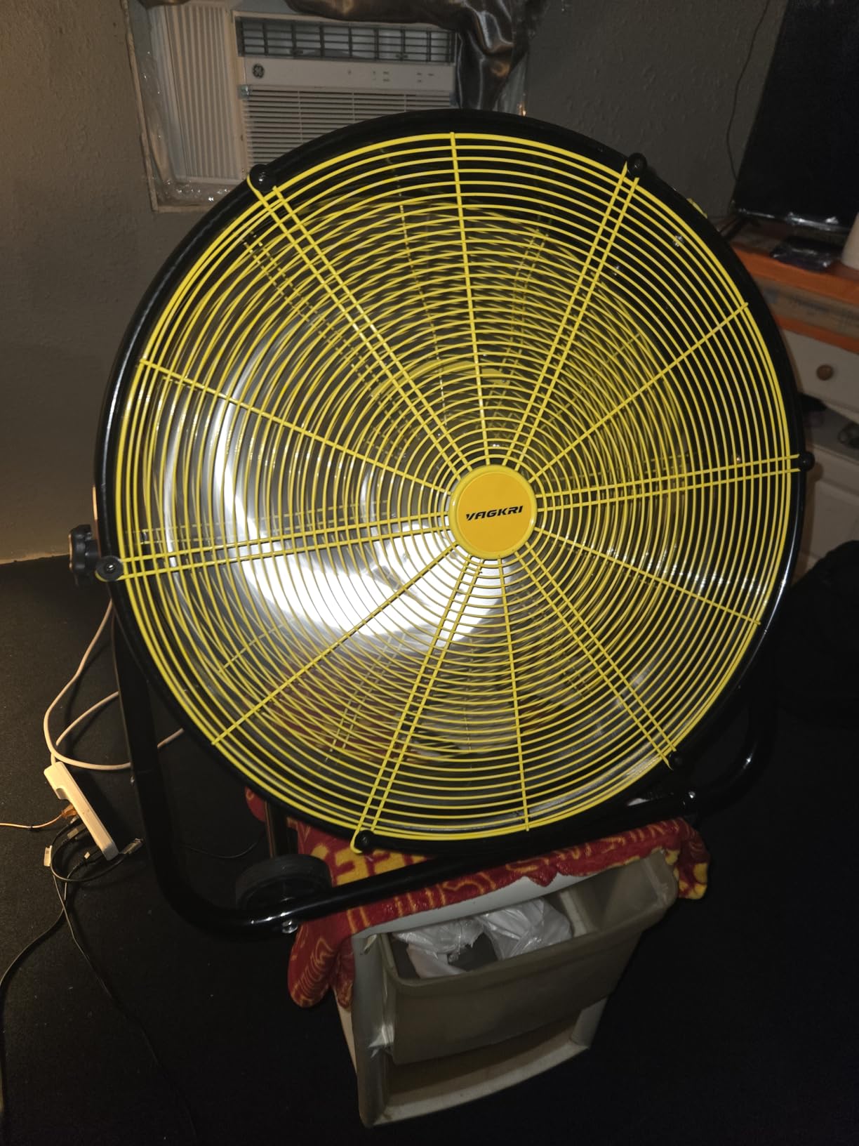 VAGKRI 24 Inch Industrial Drum Fan, 320W High Velocity Floor Fan, 3 Speed Heavy Duty Metal Air Circulator, 360 Degree Tilt with Casters Handle ETL Standard for Patios, Warehouse, Commercial, Basement customer photo 1