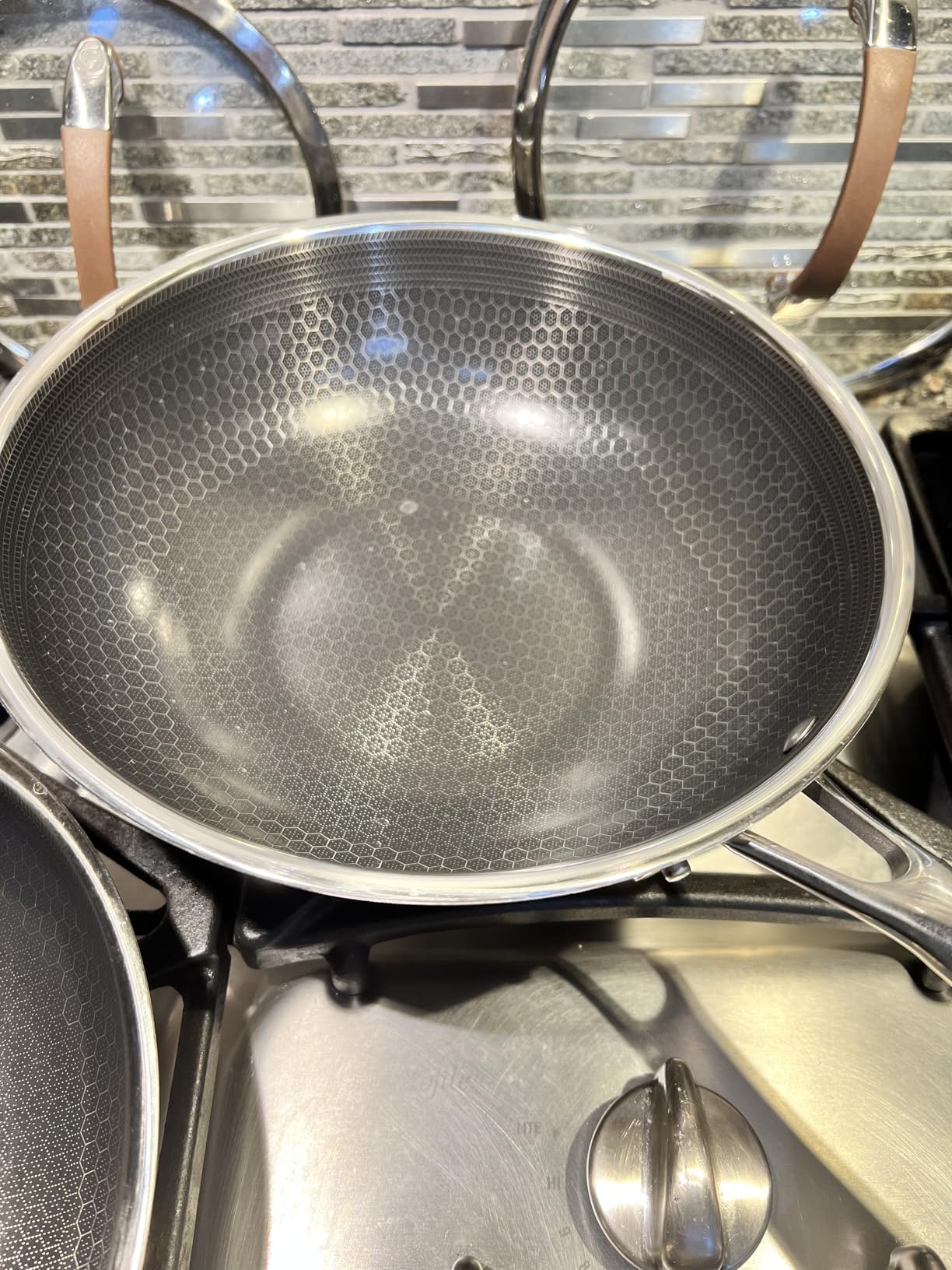 HexClad Hybrid Nonstick 5-Quart Dutch Oven with Stainless Steel Lid customer photo 1