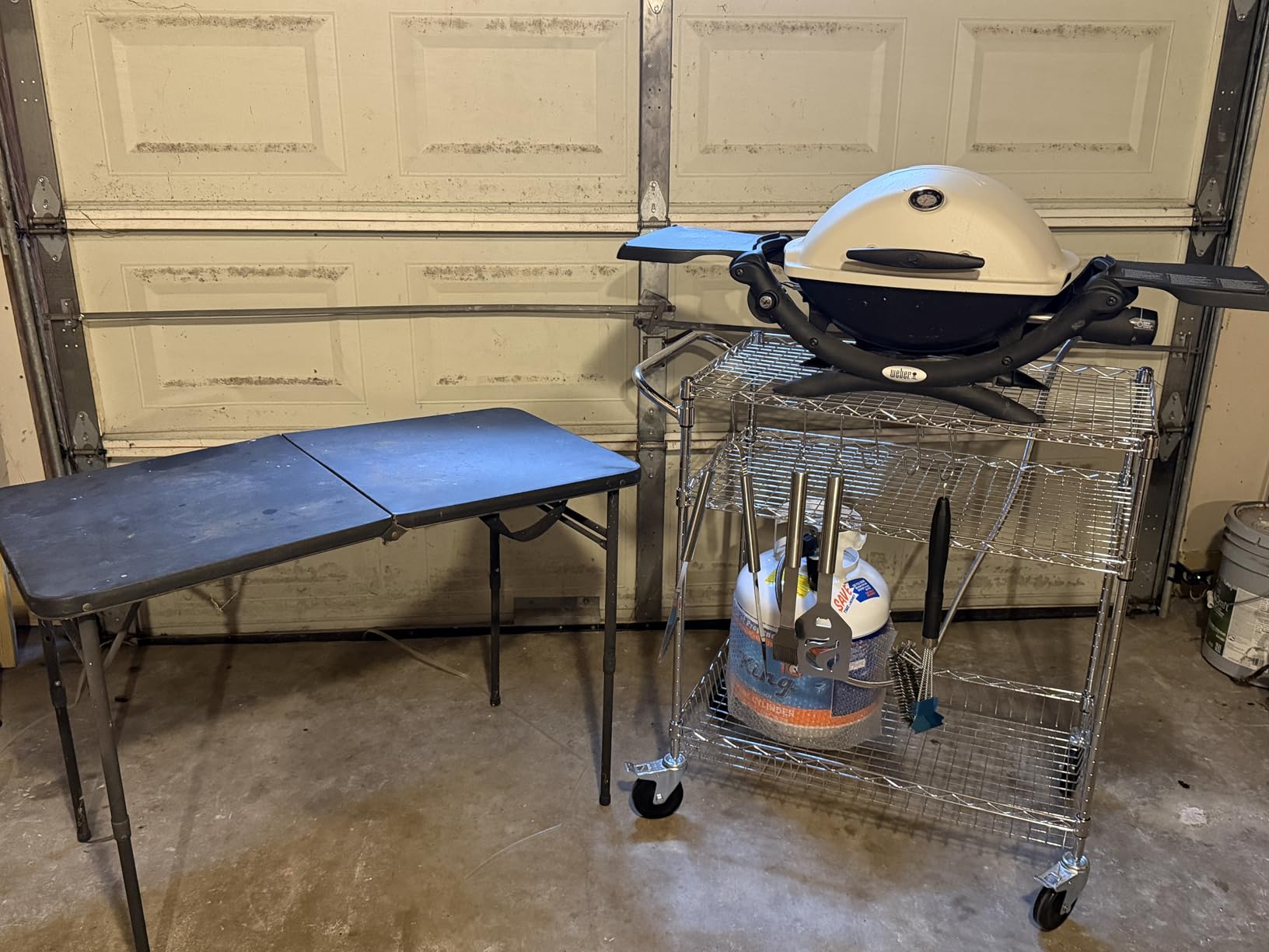 VEVOR Kitchen Utility Cart, 3 Tiers, Wire Rolling Table with 661 LBS Capacity, Steel Service Desk on Wheels, Metal Storage Trolley with 80 mm Deep Basket Curved Handle 6 Hooks customer photo 1