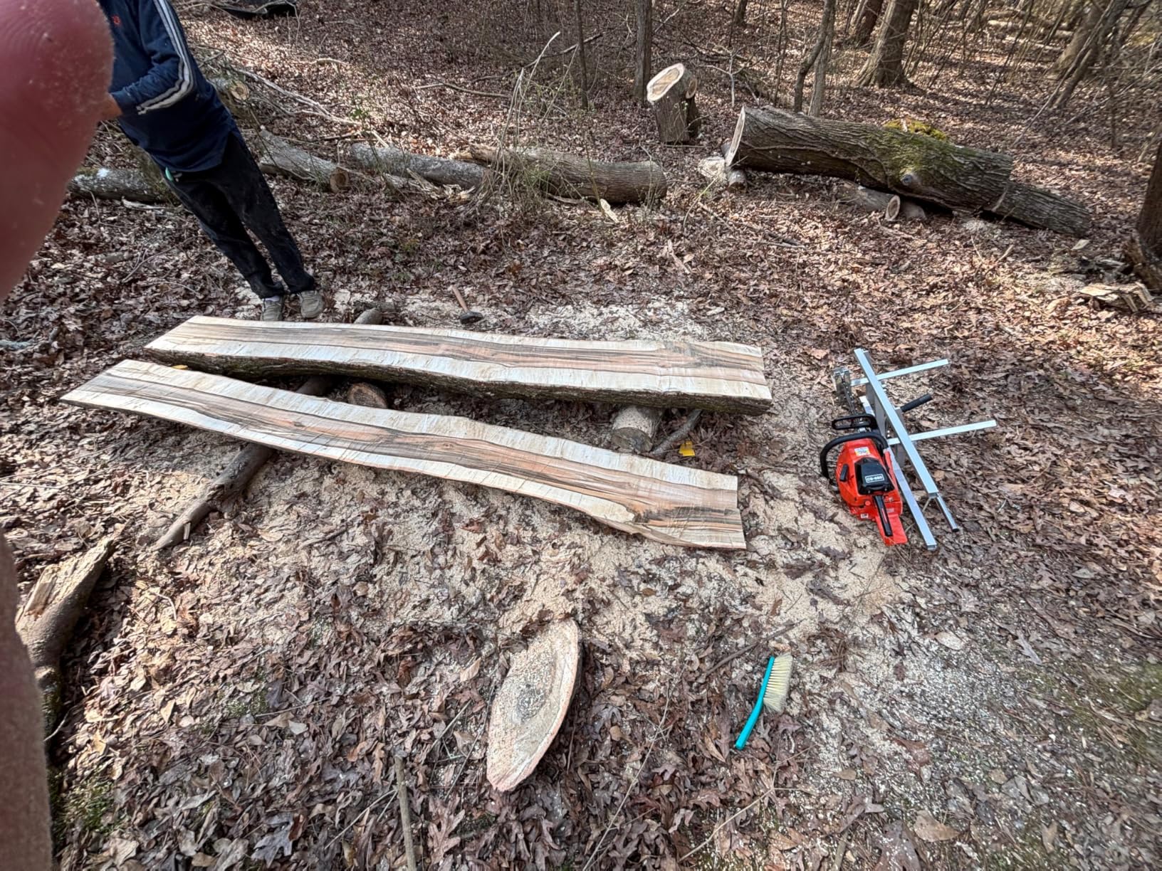 VEVOR Chainsaw Mill, Portable Sawmill 14-36 Inch Guide Bar, Galvanized Steel Chainsaw Planking Mill with 0.2-11.81 Inch Cutting Thickness customer photo 2