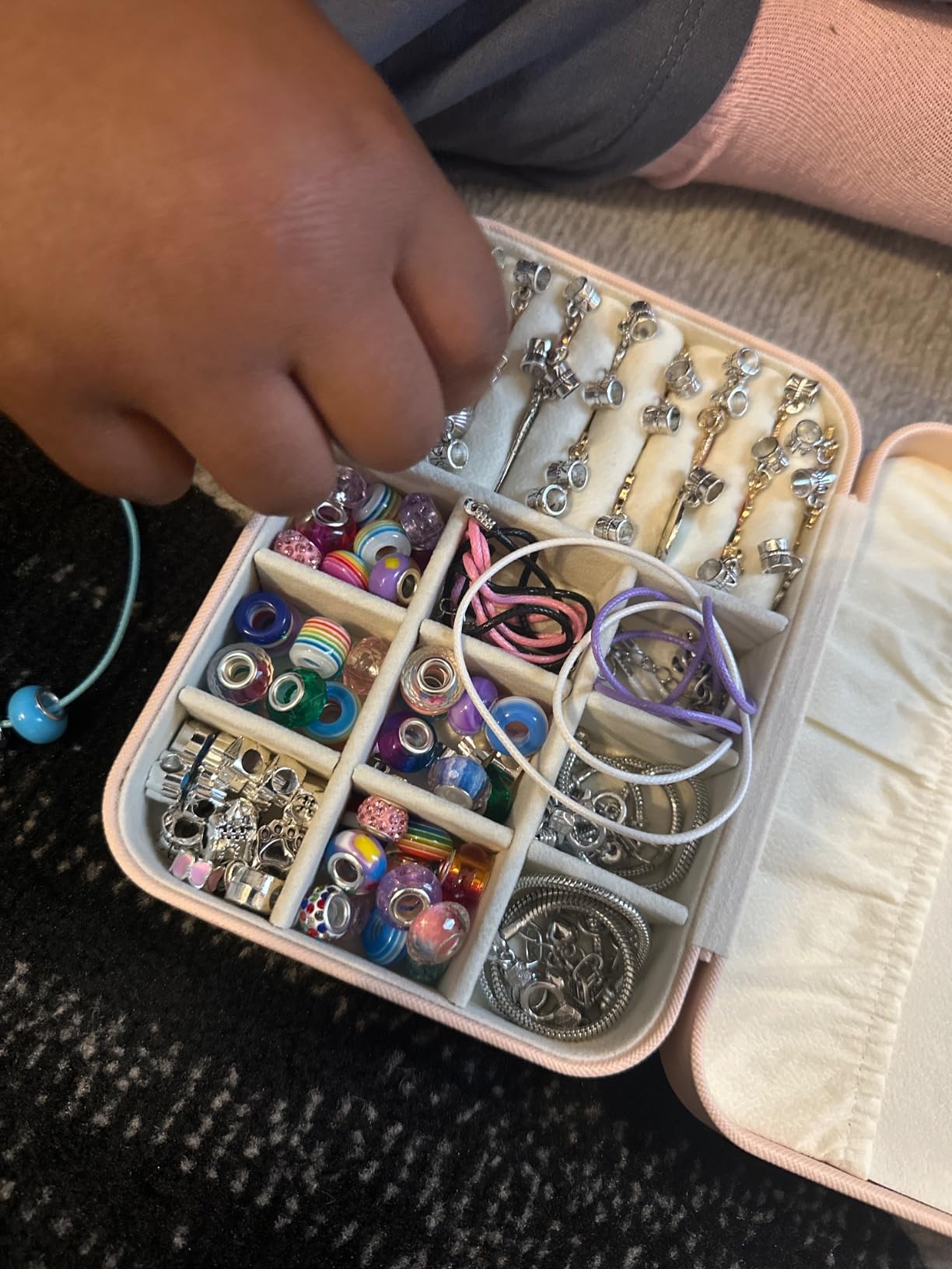 UFU Charm Bracelet Making Kit, 120Pcs DIY Jewelry Making Kit Arts & Crafts Gift for Girls 5-12, A Sweet Birthday Gift & Toy to Inspire Imagination & Creativity, with Portable Jewelry Box customer photo 2