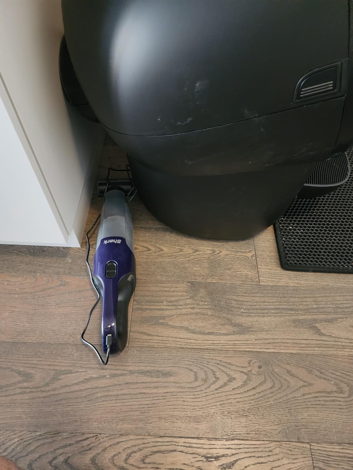 Shark Cyclone PET Handheld Vacuum | HyperVelocity Suction | Powerful Pet Hair, Home & Car Cleaning | USB Rechargeable | Lightweight | Crevice Tool & Multi Surface Pet Tool | Navy Blue/Grey | CH701 customer photo 2