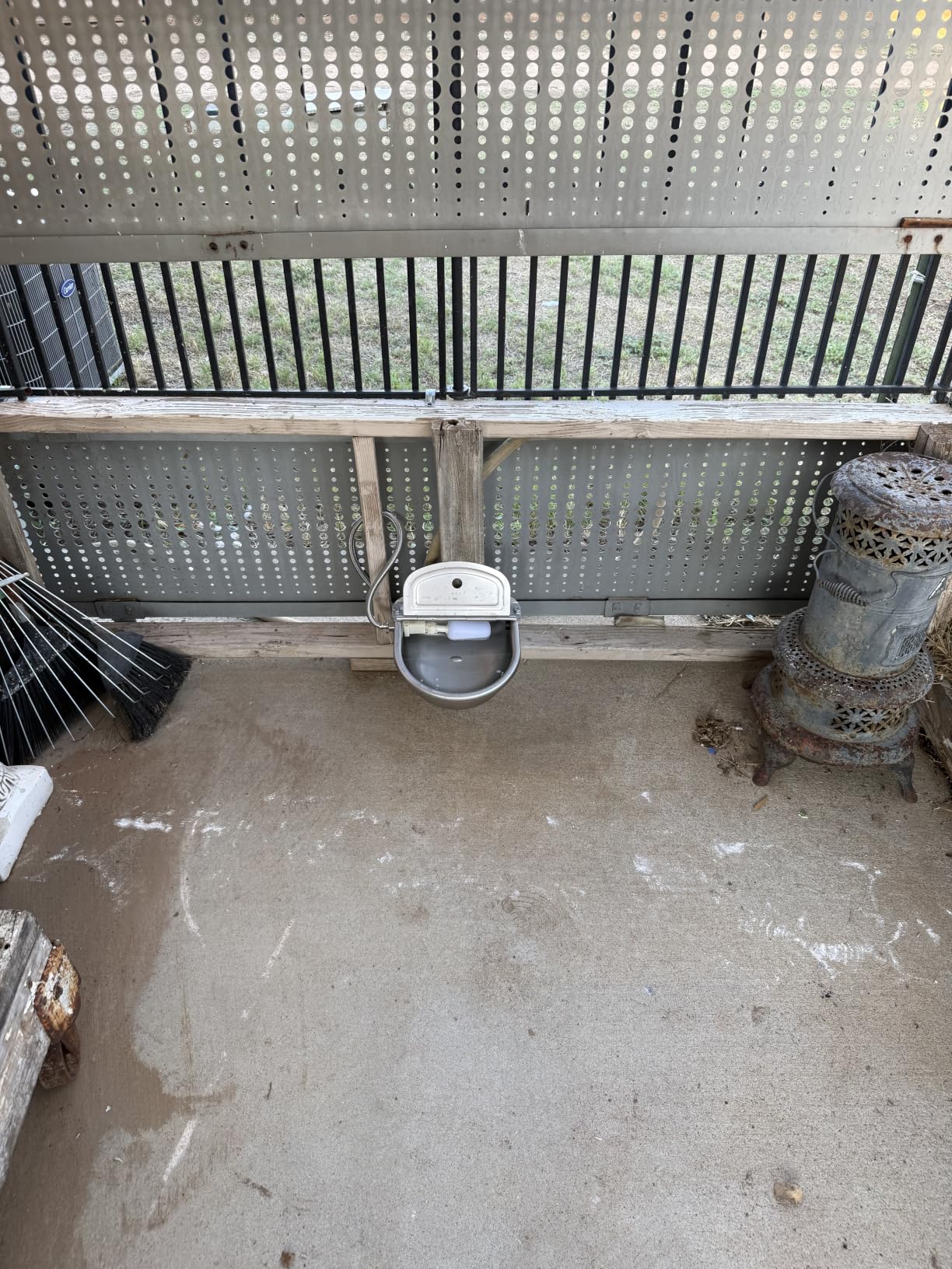 Automatic Animal Drinking Water Bowl, 304 Stainless Steel Waterer for Dog Horse Goat Pig Cow, Livestock Water Trough Dispenser with Pipe Hose, 2 Float Valves, Quick Connecter, Expansion Bolt customer photo 1