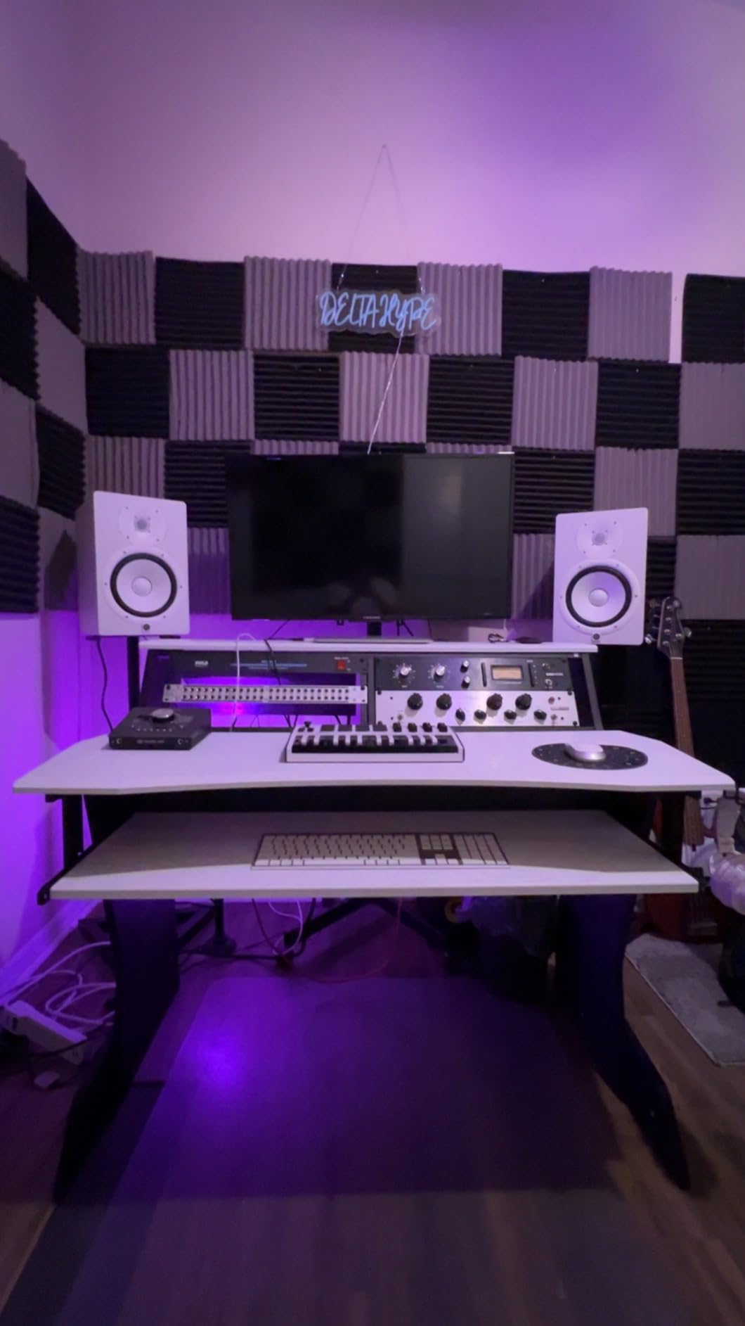 BE200 Series Music Studio Desk Workstation with 2 x 4U Rack (Black) customer photo 2