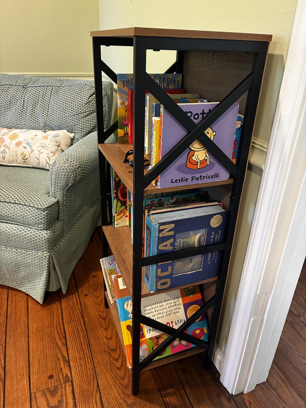 MNEETRUNG Small Bookshelf, 3 Tier Industrial Bookcase with Metal Frame and Backboard, Low Rustic Brown Book Shelf, Book case for Small Spaces, Living Room, Bedroom and Home Office customer photo 1