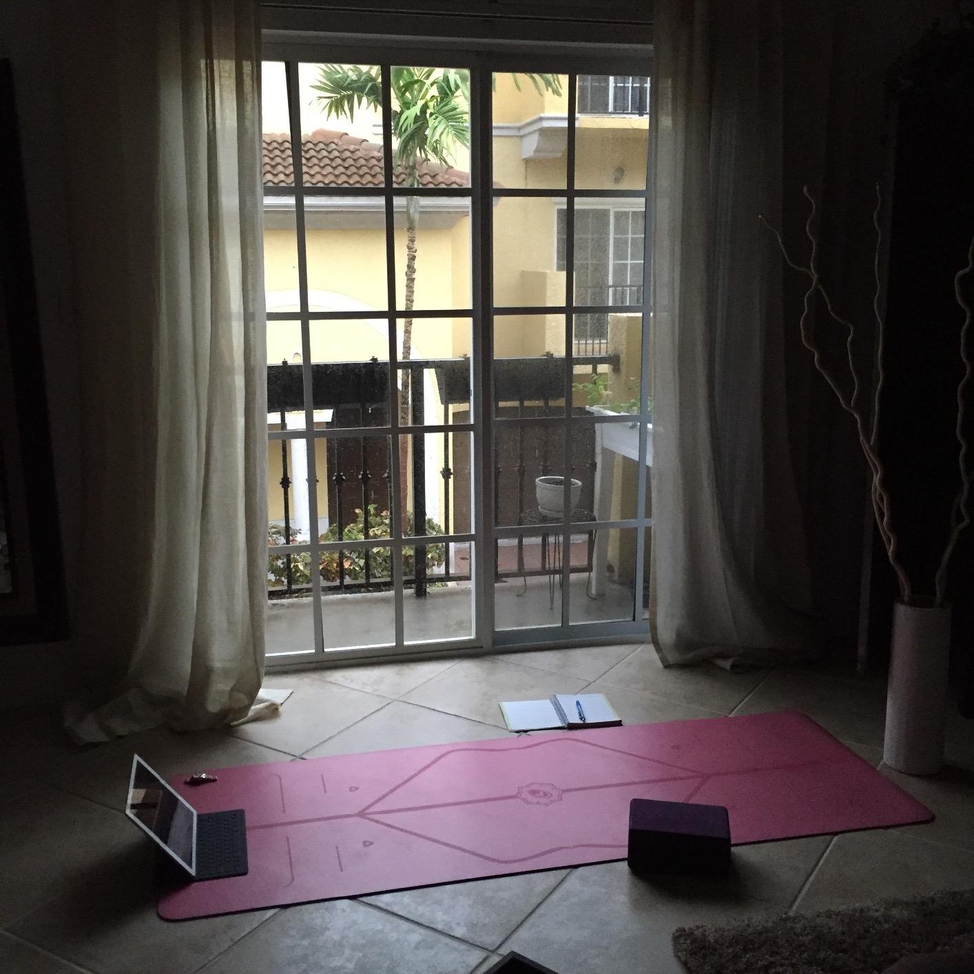 Liforme Original Yoga Mat - Patented Alignment System, Warrior-like Grip, Non-slip, Eco-friendly customer photo 1