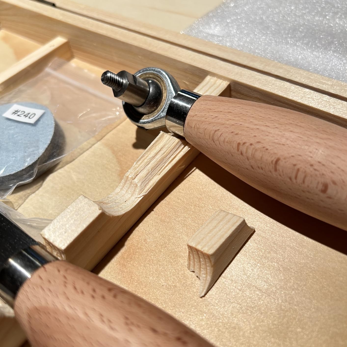 Carbide Tipped Wood Lathe Turning Tools Set with Non-Slip Rubber Handles, Includes 4 Lathe Chisels, 1 HSS Roughing Gouge & 1 Bowl Sander Kit for Woodturning(6pcs) customer photo 1