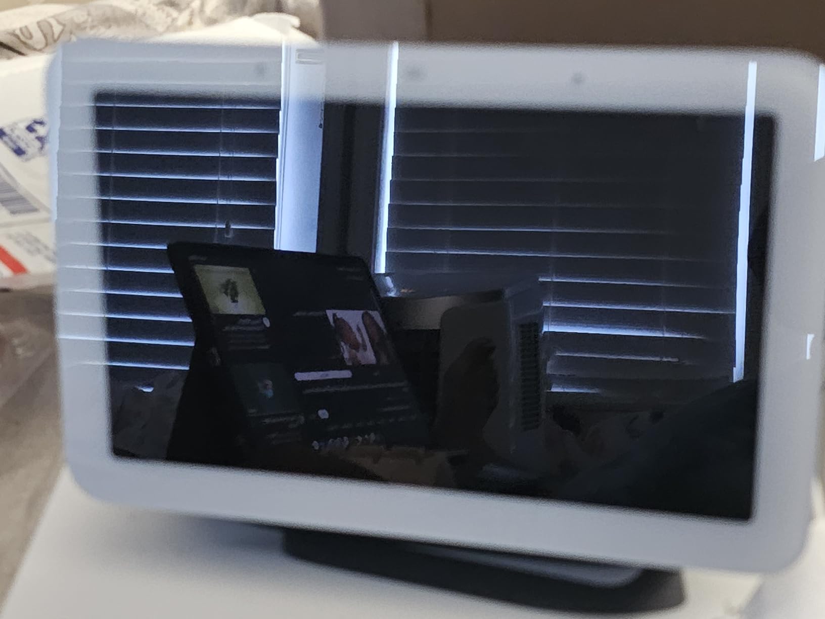 Google Nest Hub (2nd Gen) 7-inch Smart Display with Google Assistant (Slate) customer photo 1