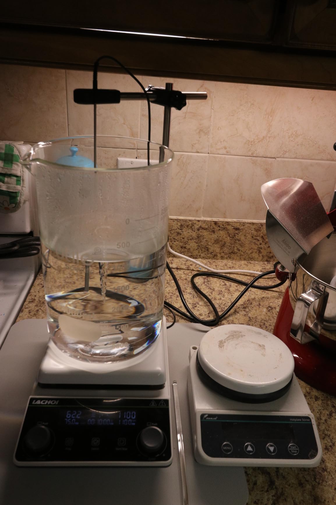Magnetic Stirrer Hot Plate Stirrer LCD Display 300℃ Max.5L 5.9inch Heated Magnetic Stir Plate 1600RPM Magnetic Lab Hotplate Stirrer Magnetic Mixer for Lab Physics Education,Stir Bar&Temp Sensor customer photo 1