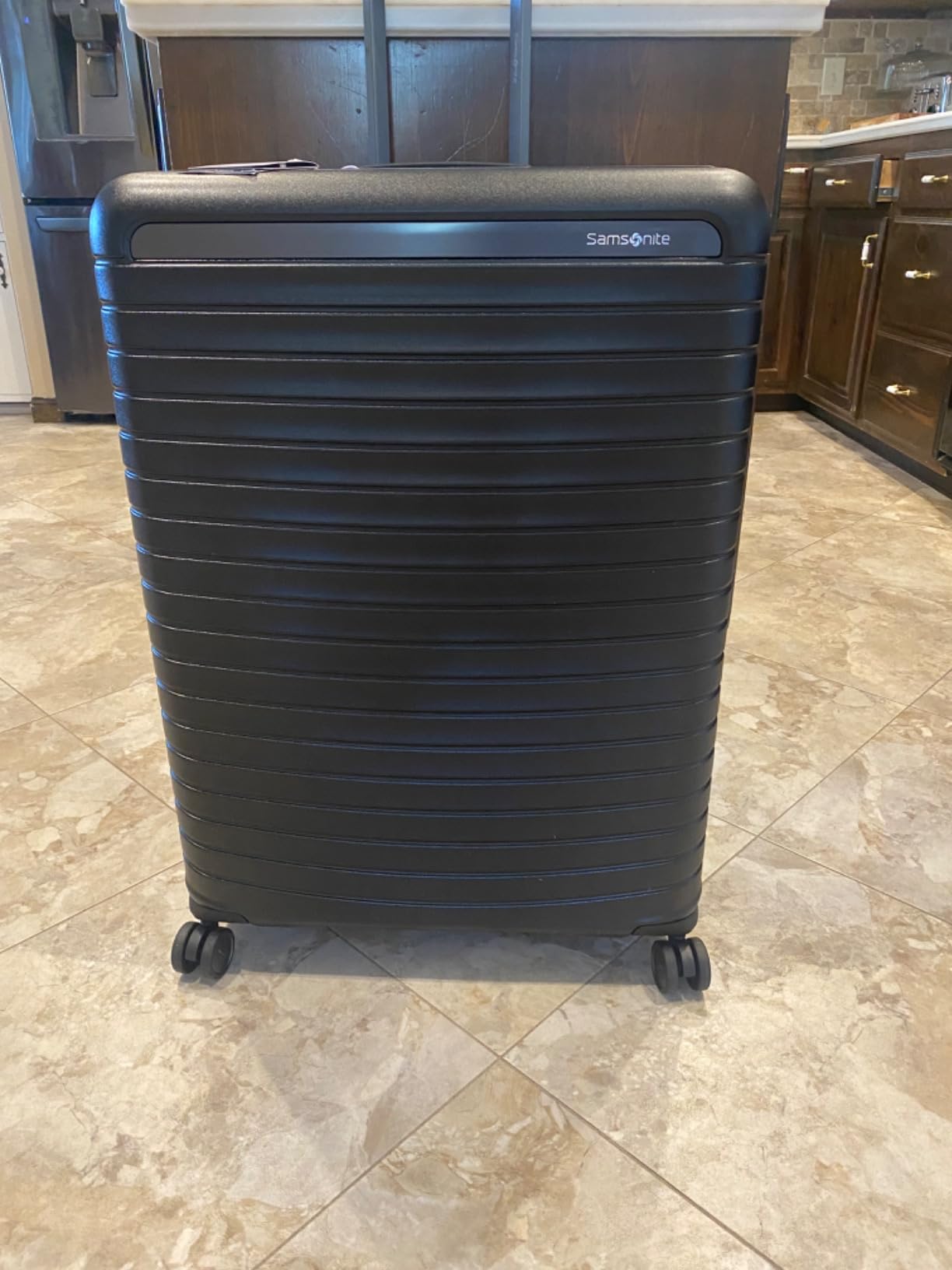 Samsonite Framelock Max Hardside Luggage with Spinner Wheels, Lightweight zipper-less (Asphalt Black, Large Spinner) customer photo 2