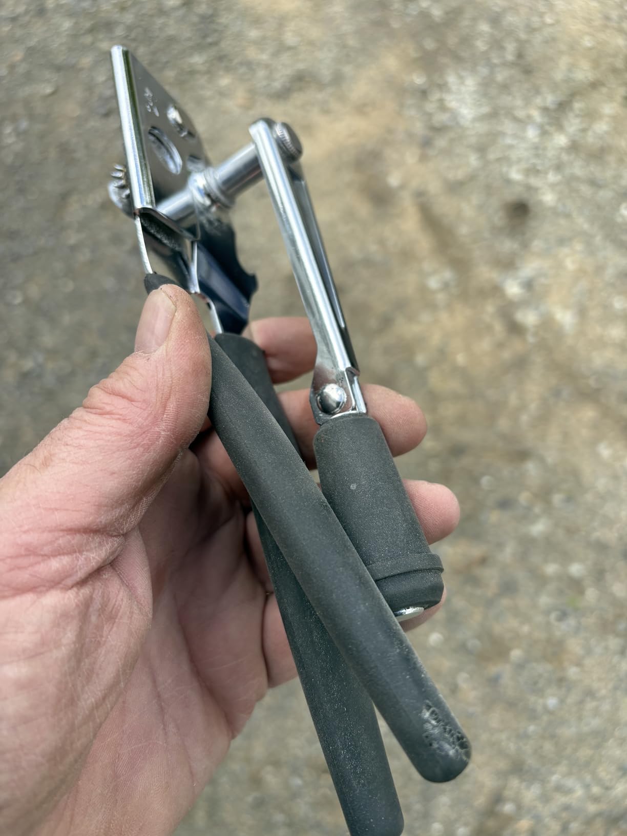NUFR Crank Can Openers Manual,Heavy Duty Commercial Can Opener with Rubber-coated Long Handles customer photo 2