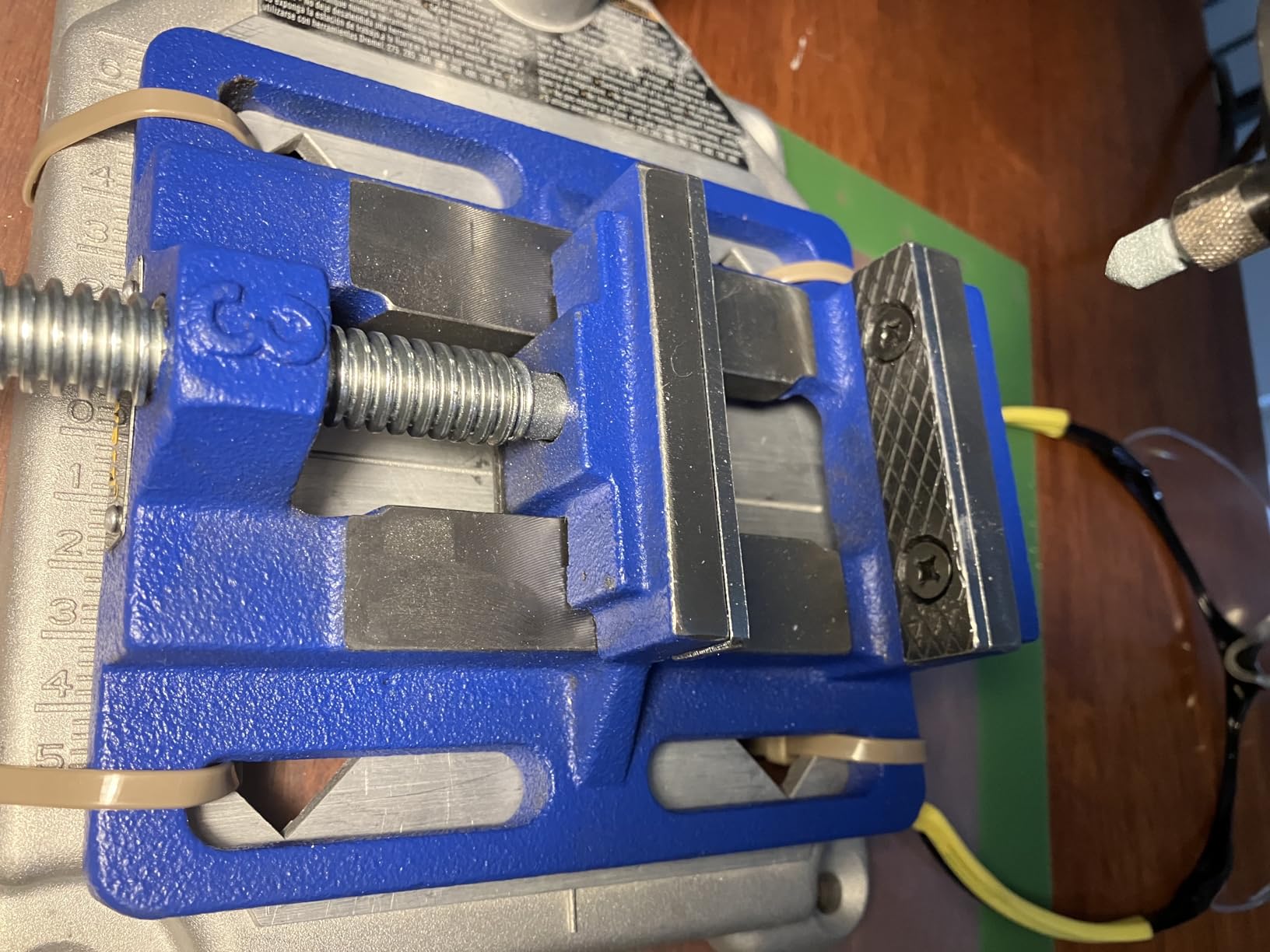 Forward Q196A 6 Inch Drill Press Vise Portable Bench Vise with Slotted Base, 6