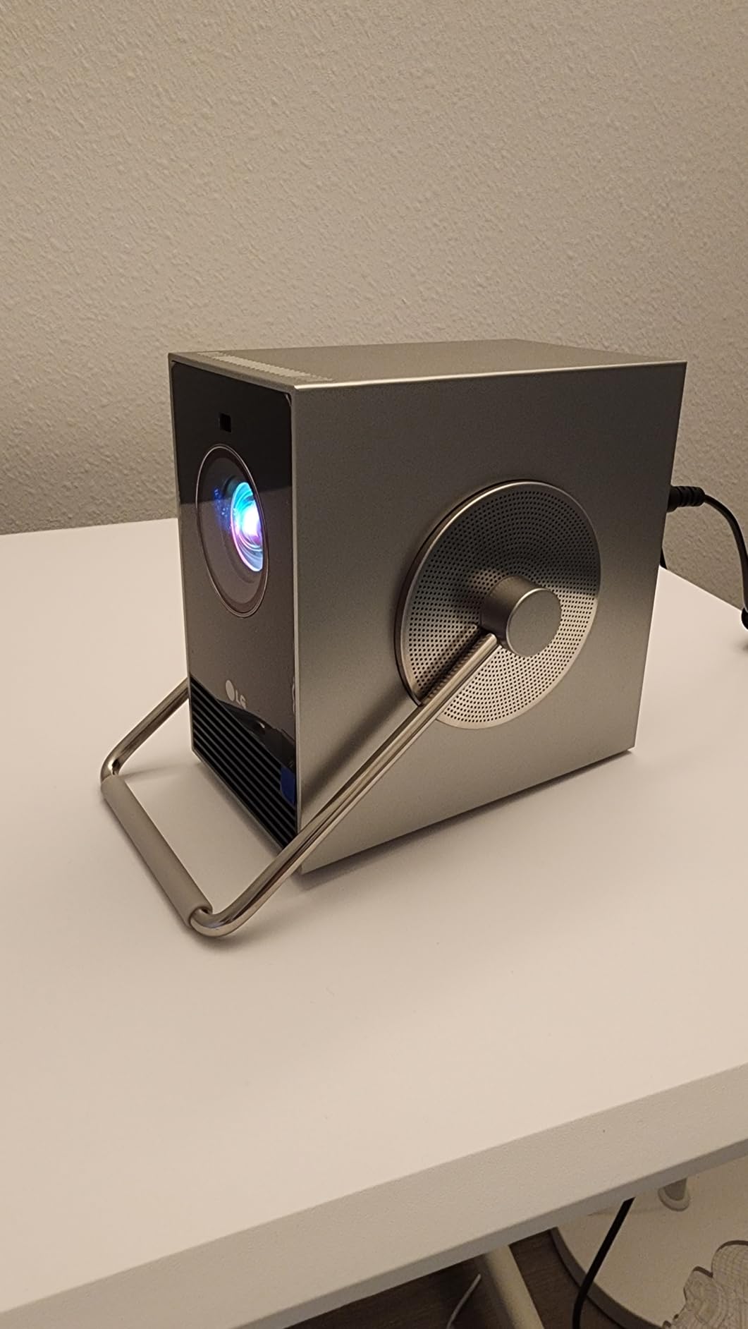 LG CineBeam Q HU710PB 4K Smart Portable Projector with Auto Screen Adjustment, Auto Focus, RGB Laser, Up to 154% DCI-P3 customer photo 1