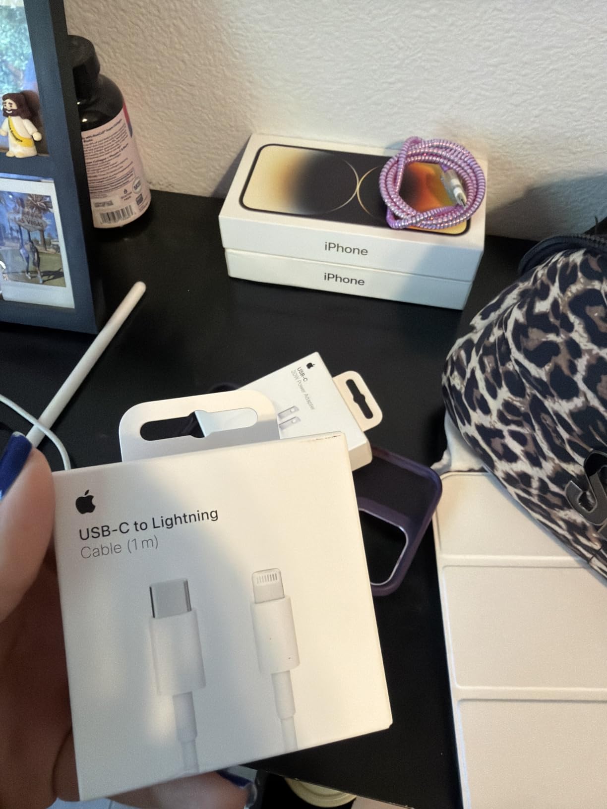 Apple USB-C to Lightning Cable (1 m): Fast and Convenient Charging, Lightning to USB-C or Thunderbolt 3 customer photo 1