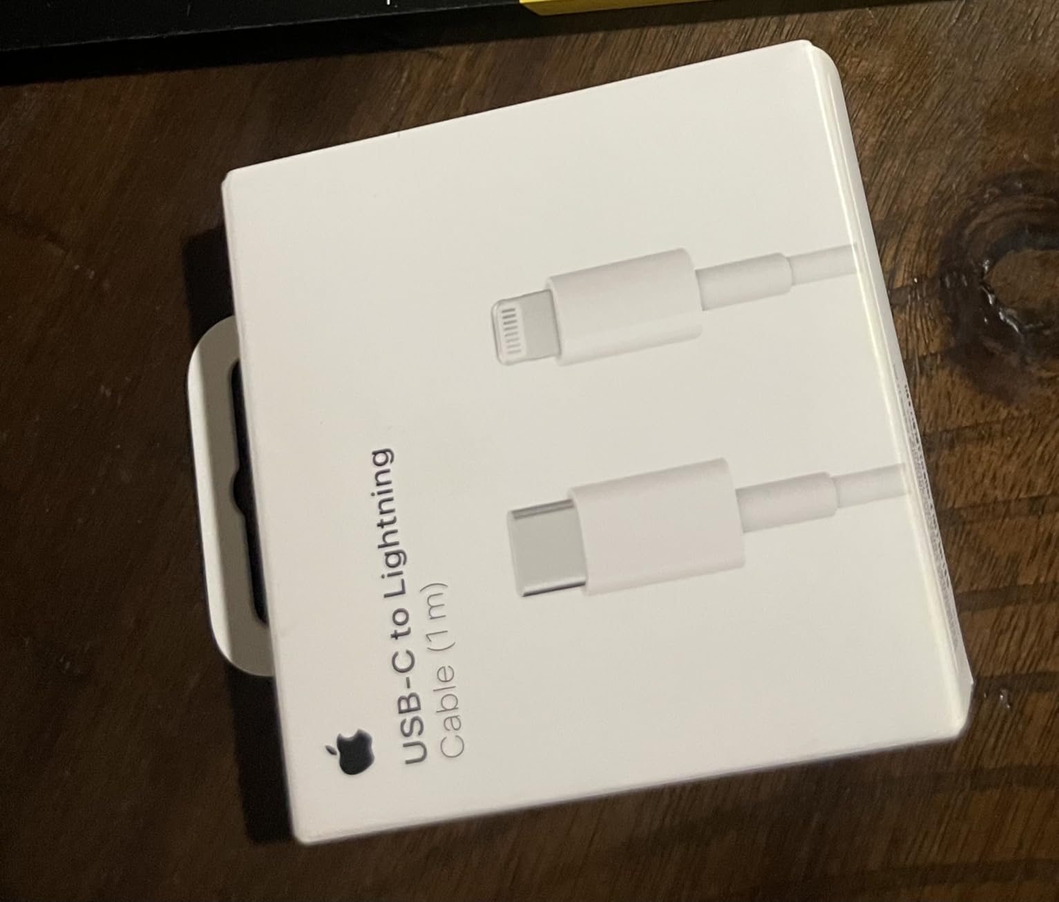 Apple USB-C to Lightning Cable (1 m): Fast and Convenient Charging, Lightning to USB-C or Thunderbolt 3 customer photo 2