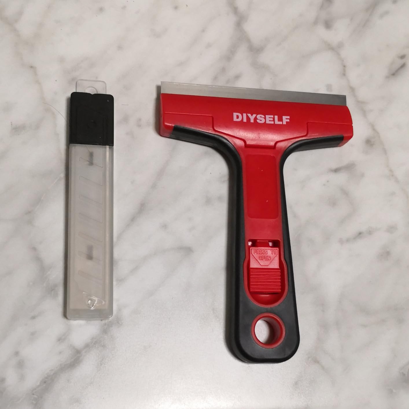 DIYSELF Razor Blade Scraper, 1 Pack Scraper Tool with 10pcs 4-Inch Blades, Razor Scraper for Cleaning Glass, Window, Stove Top, Oven, Kitchen, Cooktop, Shower Door, Sticky Residue, Tile, Wallpaper customer photo 1