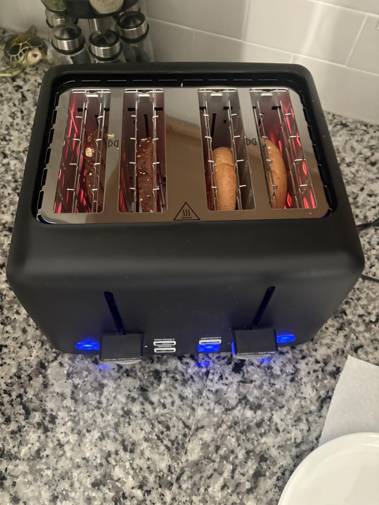 Amazon Basics 4 Slice Toaster, 7 Browning Settings, Extra Wide Slots for Bagels and Specialty Breads, Removable Crumb Tray, Cancel/Defrost/Bagel Buttons customer photo 1