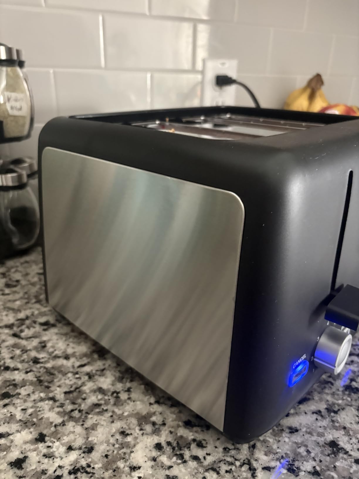 Amazon Basics 4 Slice Toaster, 7 Browning Settings, Extra Wide Slots for Bagels and Specialty Breads, Removable Crumb Tray, Cancel/Defrost/Bagel Buttons customer photo 2