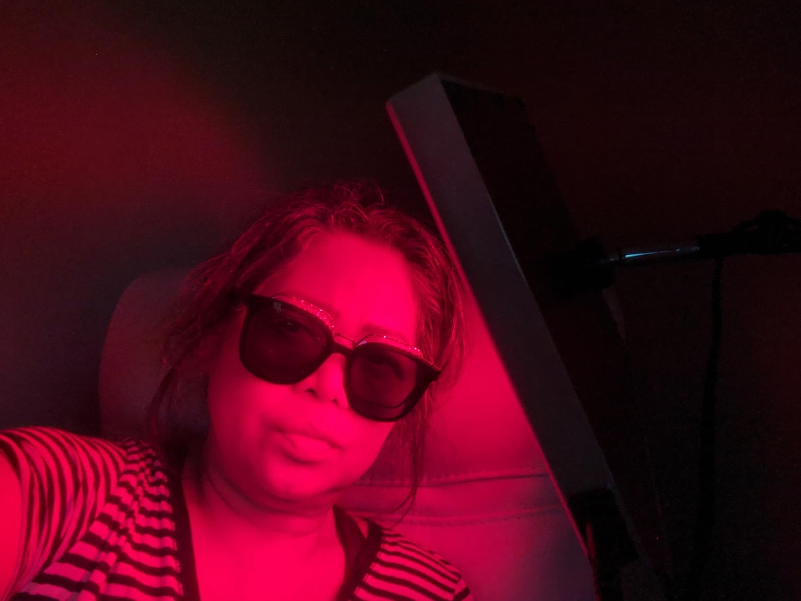 Red Light Therapy for Body Face, Infrared Light Therapy Panel Lamp with Stand, 660nm and 850nm Near Infrared LED Red Lights Therapy Device at Home, Gift for Mom Wife Girlfriend Sister Women customer photo 2
