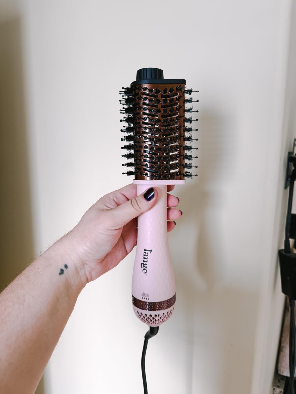 L'ANGE HAIR Le Volume Eleve 65MM 2-in-1 Titanium Brush Dryer | Dry and Style | Unique Teardrop Shape Barrel | 3 Heat Settings | 360° Vented Airflow | Ionic Technology for Frizz-Free Styling (Blush) customer photo 1