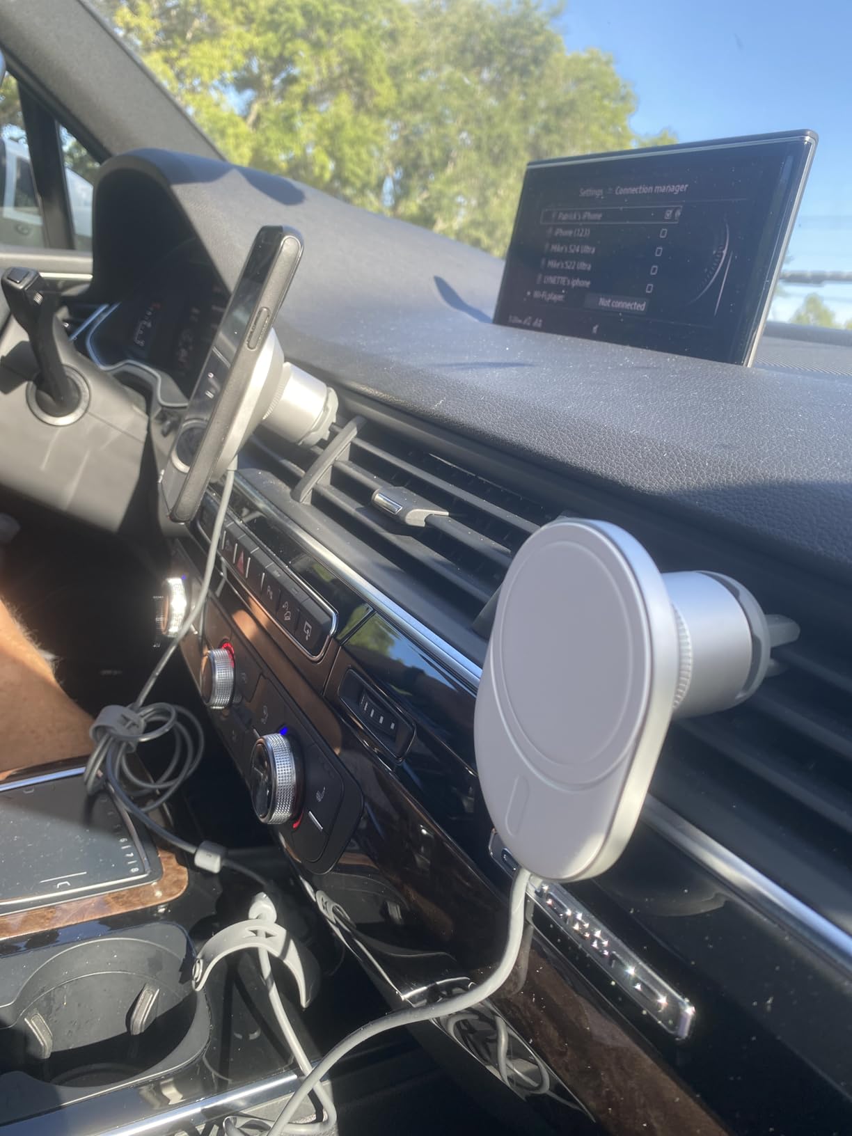 Belkin MagSafe-Compatible Wireless Car Charger 15W, Fast Charging Wireless Charger - Powerful Magnetic Vent Holder for iPhone 17, 16, 15, 14, 13 Series, Pixel 10, Secure Car Phone Mount - White customer photo 2