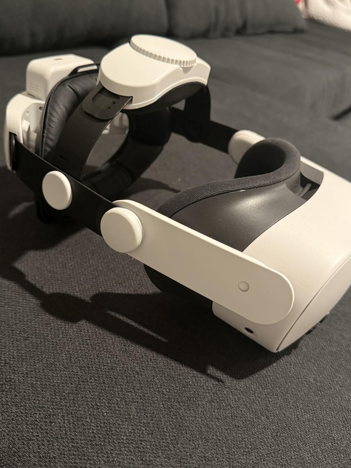 Meta Quest 3S 128GB - Get Batman: Arkham Shadow and a 3-Month Trial of Meta Horizon+ Included - All-in-One Headset customer photo 2