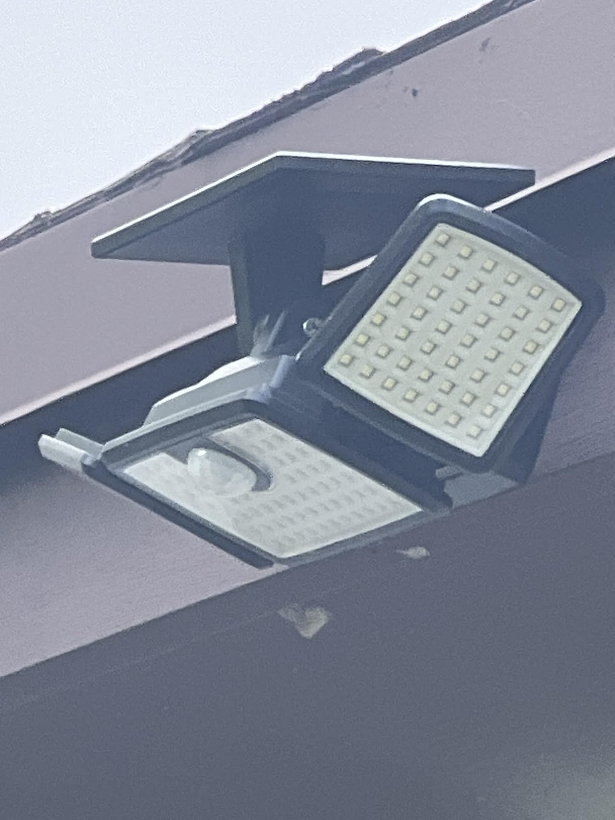 MIHANI Solar Flood Lights Outdoor, 2500LM Motion Sensor Security Lights with 270 Wide Angle, IP65 Waterproof, 3 Heads Solar Outdoor Lights for Patio, Yard, House, Garage (Non-Remote, 2 Pack) customer photo 1
