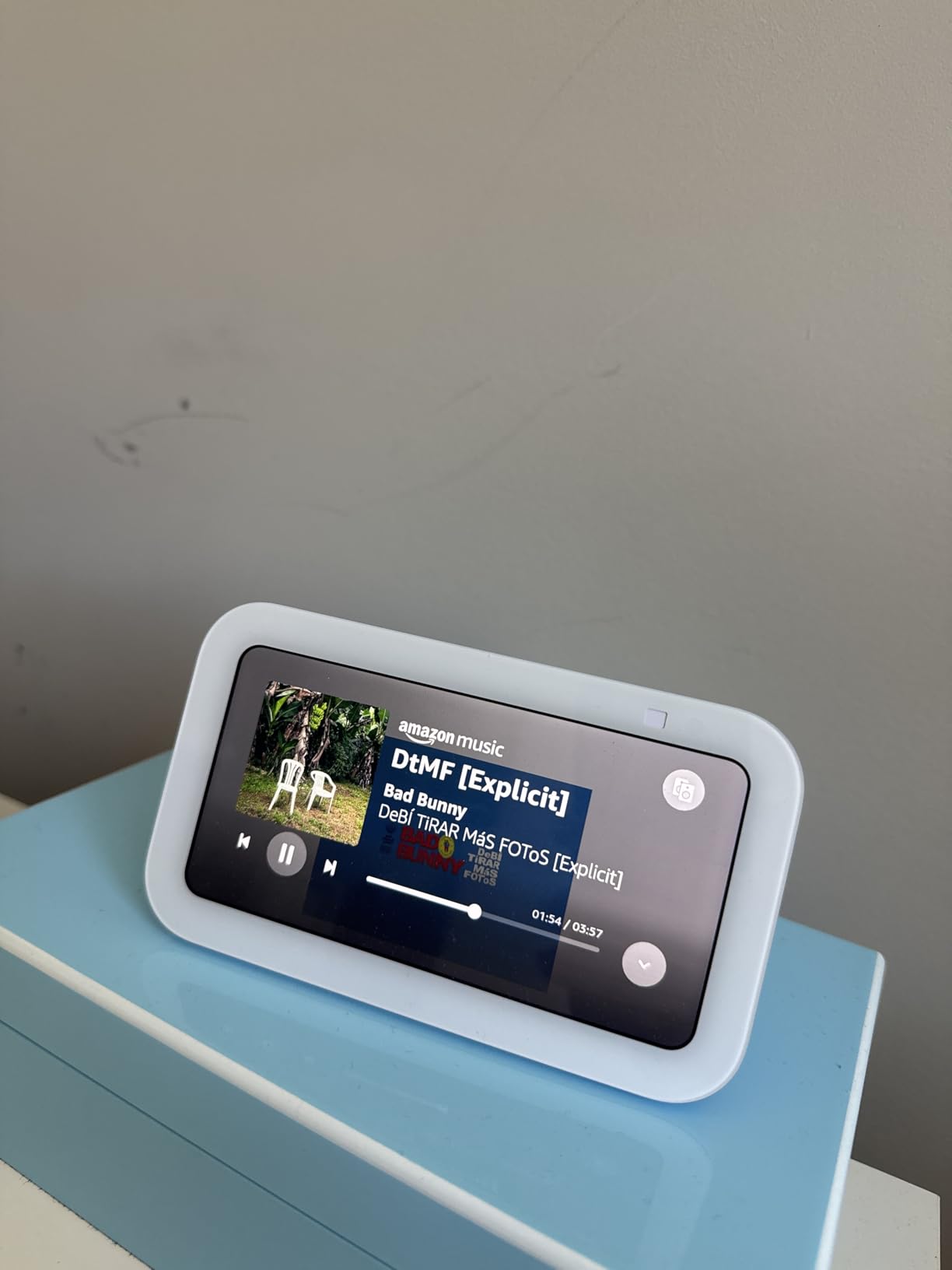 Echo Show 5 with Amazon Basics Smart Color Bulb customer photo 1