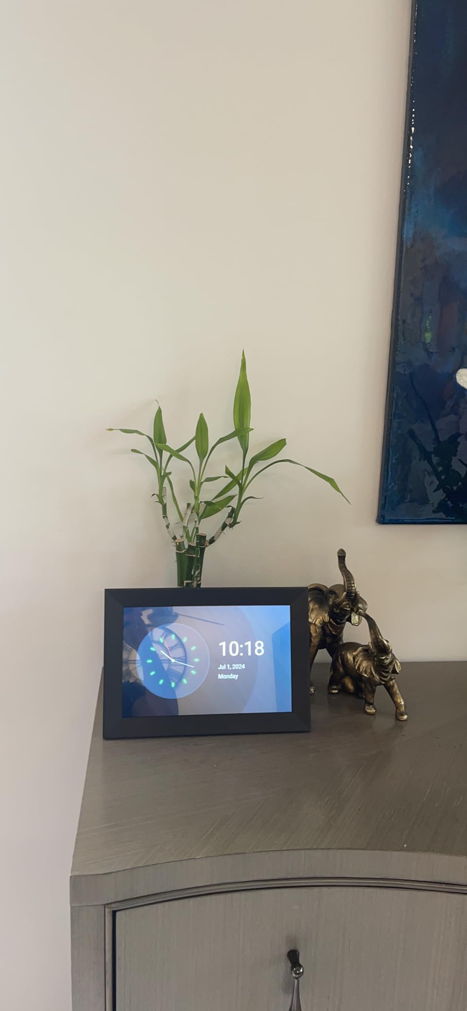 KODAK 8 Inch WiFi Digital Picture Frame, 1280x 800 IPS HD Touchscreen Digital Photo Frame with 32GB Storage, Easy Setup to Share Photos or Videos Instantly from Anywhere customer photo 1