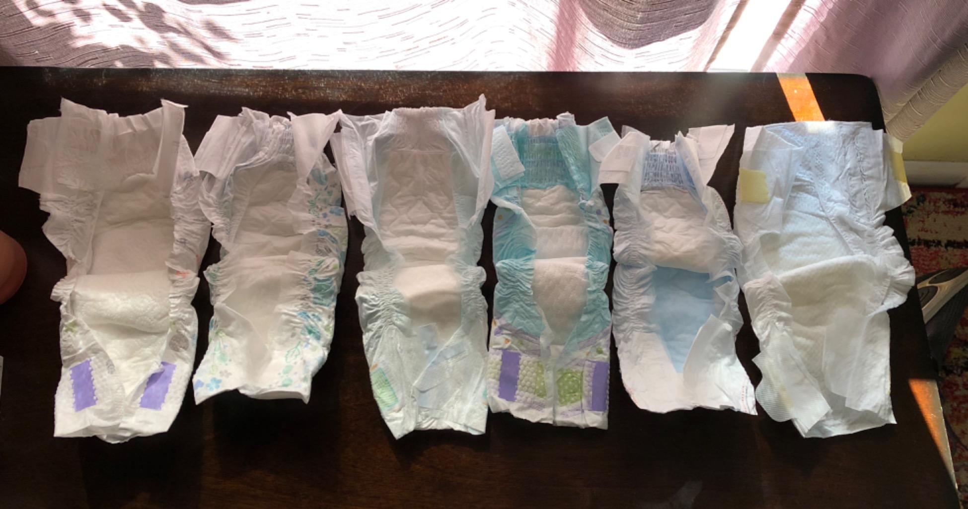 Huggies Size 1 Diapers, Little Snugglers Diapers, Size 1 (8-14 lbs), 198 Count (6 Packs of 33), Packaging May Vary customer photo 1