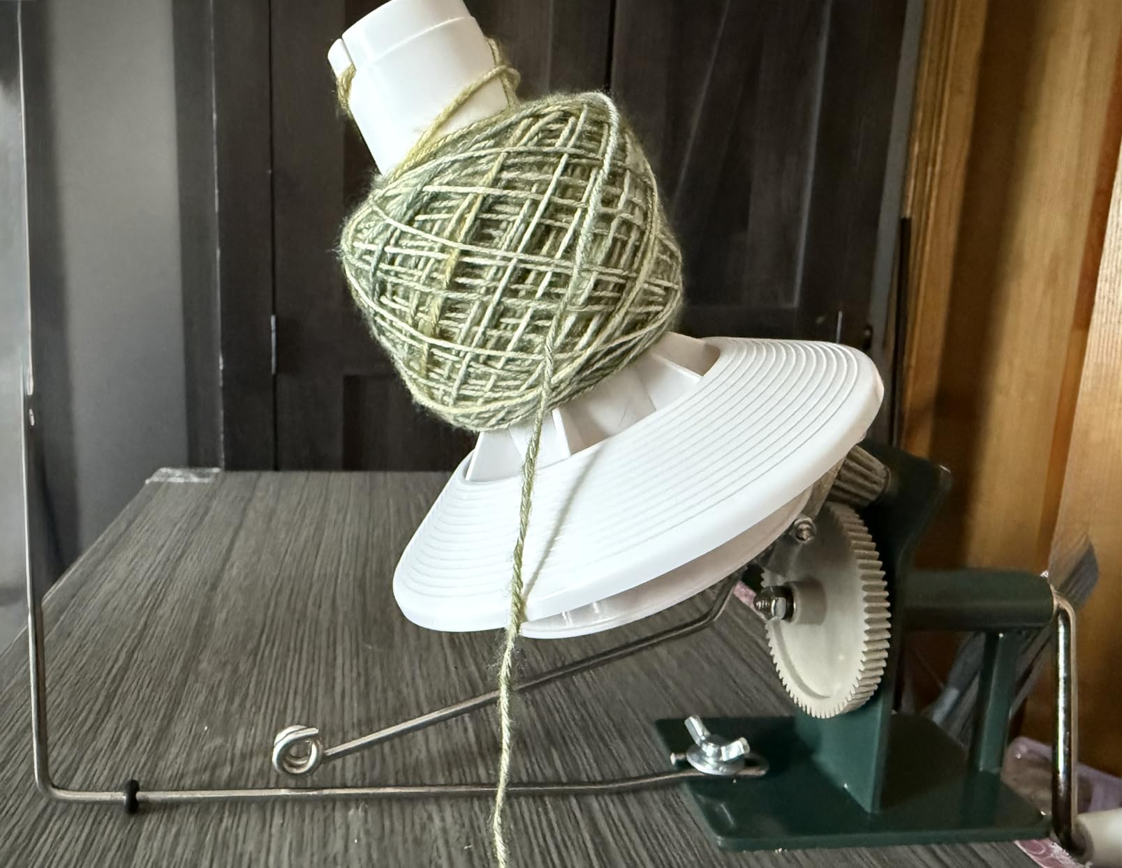 Yarn Winder, Yarn Ball Winder, Large 10-15 oz and Easy-to-Install Yarn Cake Winder Efficiently Make Yarn Cake, Sturdy Metal and ABS Yarn Winder for Crocheting, The Helper for Knitting Enthusiast customer photo 1