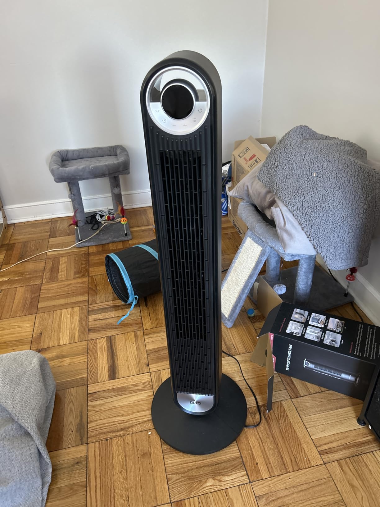 DREO Tower Fan for Bedroom, Upgrated DC 9 Speeds Ultra-Quiet Floor Fan, 90° Oscillating Fans for Indoors with 28ft/s Velocity, 12H Timer, Standing Fans, Bladeless Fan Powerful for Home, White customer photo 1