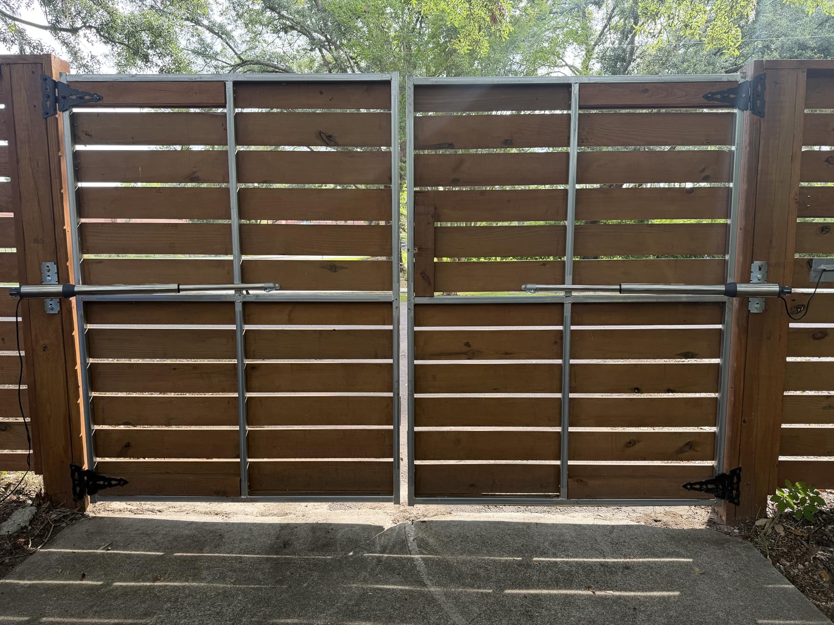 JUJIANG C01 Solar Gate Opener with Batteries & Solar Panel for Dual Swing Gates Up to 440lb 12FT per Arm Automatic Gate Opener with Remote Complete Kit Light Duty Automatic Gate Openers Solar Powered customer photo 1