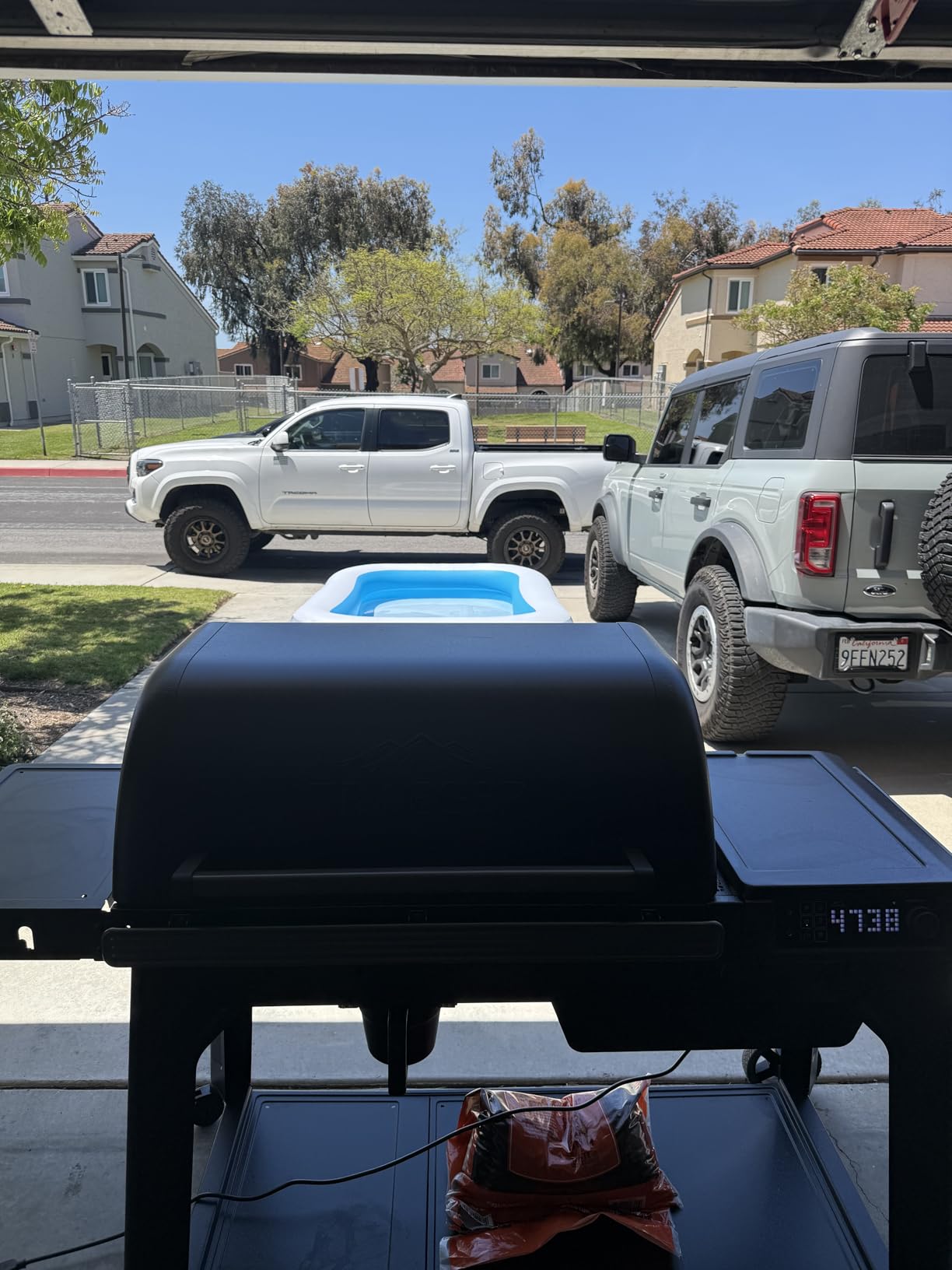 Traeger Grills Woodridge Pro Electric Wood Pellet Grill and Smoker, 970 Sq. In., Outdoor Pellet Smoker Grill with Digital Sensor and Side Shelf, Wi-FIRE Technology, Super Smoke Mode, Black customer photo 1