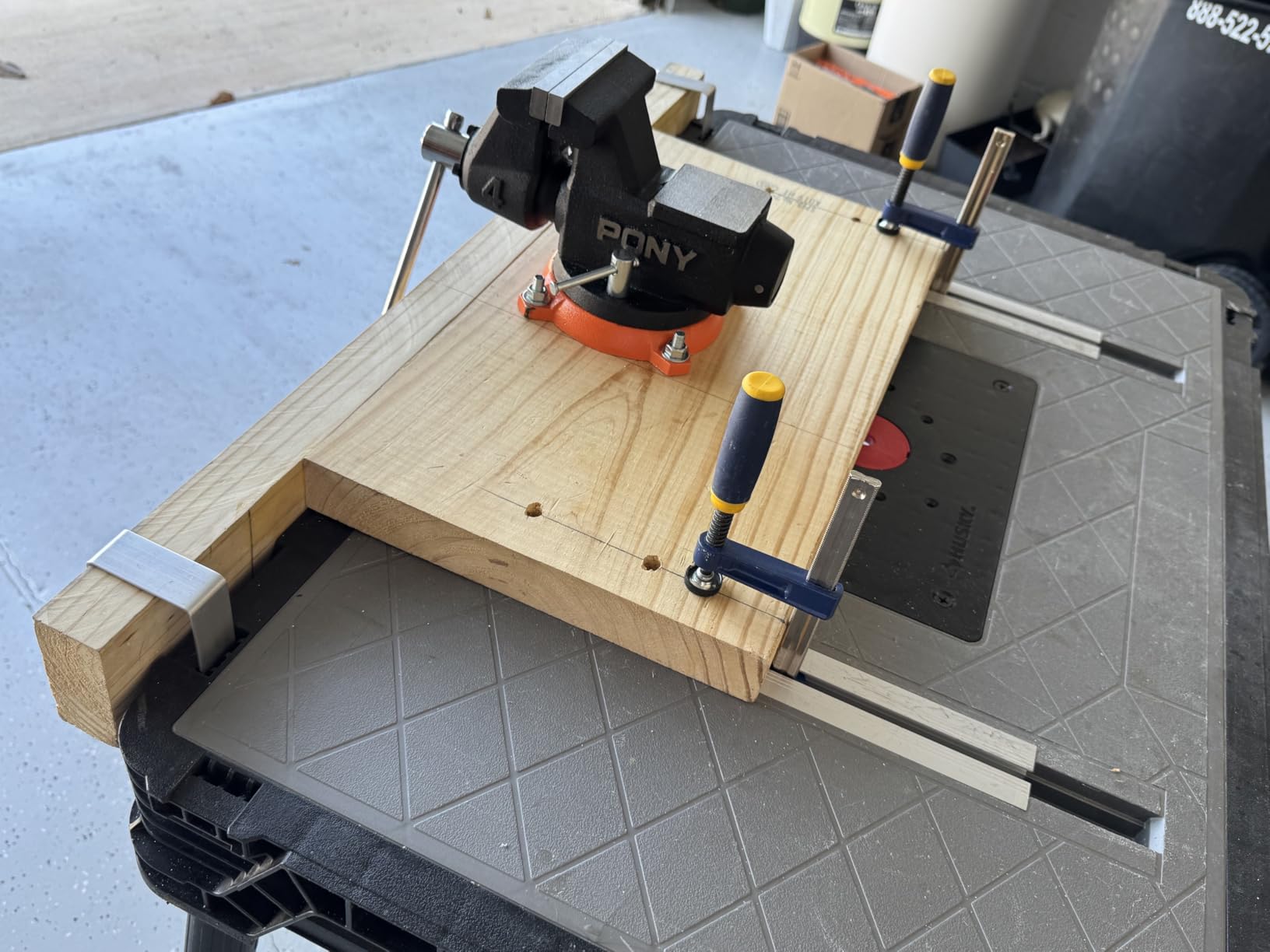 PONY 4 Inch Heavy Duty Bench Vise 4400LBS Clamping Force, Pro Workshop Workbench Vise with 360-Degree Rotatable Base and Anvil, 4-Inch Jaw Opening and Width for Woodworking, Drilling, Pipe Cutting customer photo 2