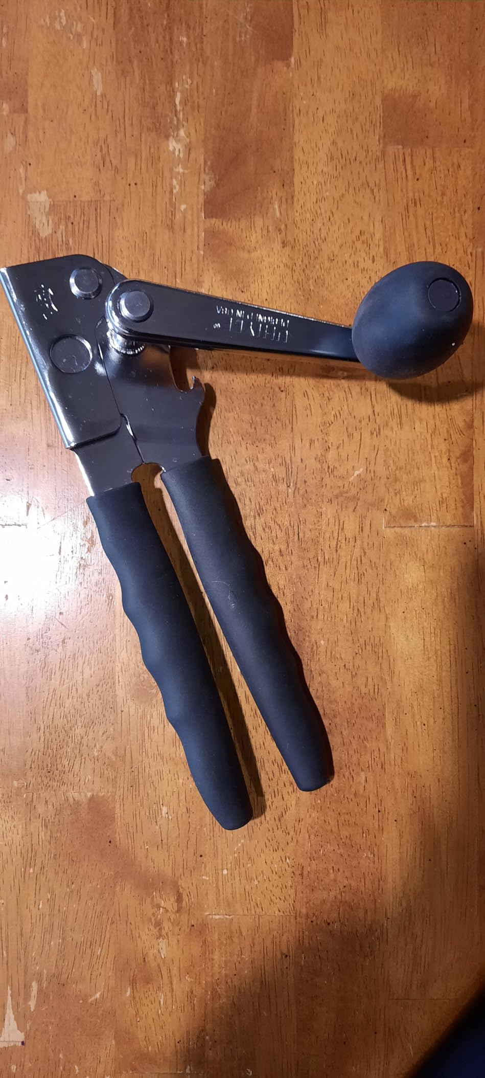 Commercial Can Opener, UHIYEE Hand Crank Can Opener Manual Heavy Duty with Comfortable Extra-long Handles, Oversized Knob, Large Handheld Can Open Easy for Big Cans, Black customer photo 1