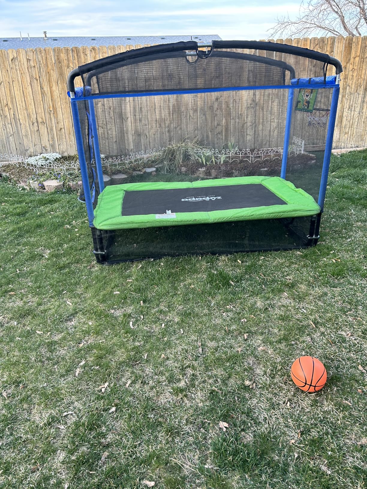 Zupapa 4X6FT Rectangle Trampoline with Basketball Hoop and Safety Net, Indoor/Outdoor Kids Trampoline for Toddlers Ages 3-6, 220LBS Capacity customer photo 2