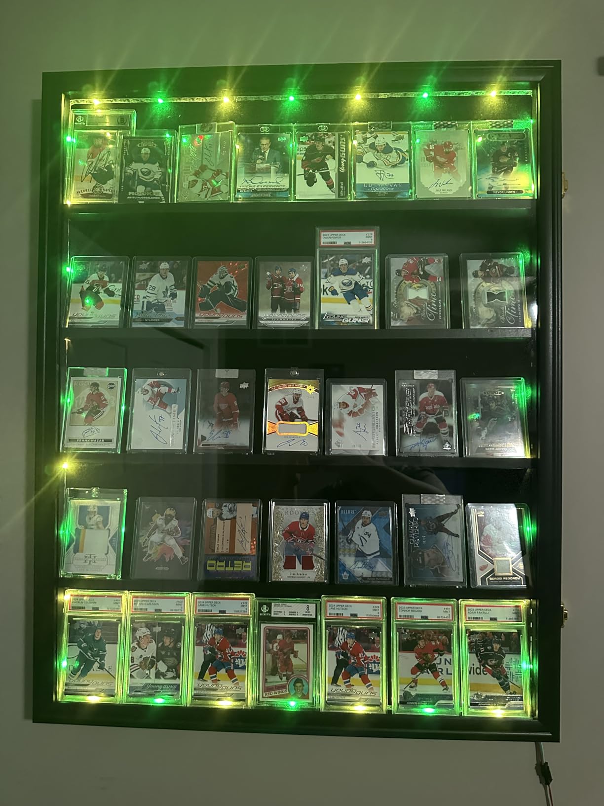 VERANI 35-Card LED Sports Star Card Frame, Lockable Shadow Box with Superior UV Protection, Remote-Controlled Lights for Baseball/Basketball/Football Trading Cards customer photo 2