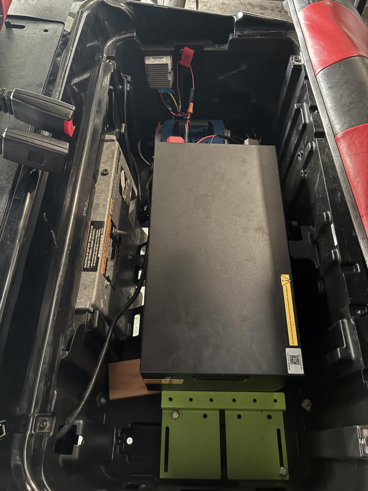 DC HOUSE Metal Case 48V 100Ah Pro Lithium Golf Cart Battery, 200A BMS Lifepo4 Battery with 48V 18A Charger, Bluetooth Mobile APP & LCD Monitor, Peak Current 670A customer photo 2