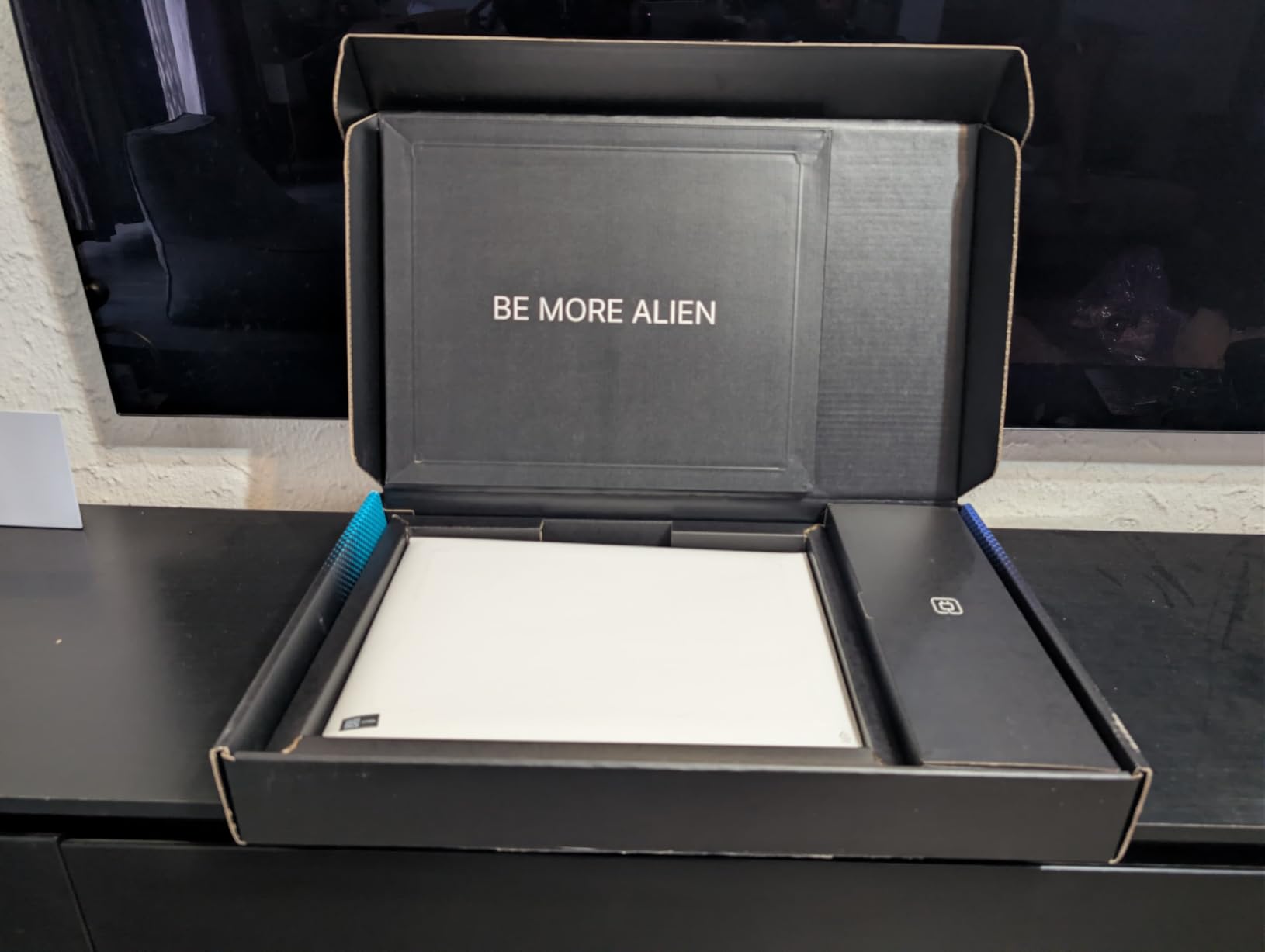 16 Aurora Laptop AC16250-16-inch 16:10 WQXGA Display, Intel Core 7-240H Series 2, 16GB DDR5 RAM, 1TB SSD, NVIDIA GeForce RTX 5060 8GB GDDR7, Windows 11 Home, Onsite Service - Blue customer photo 2