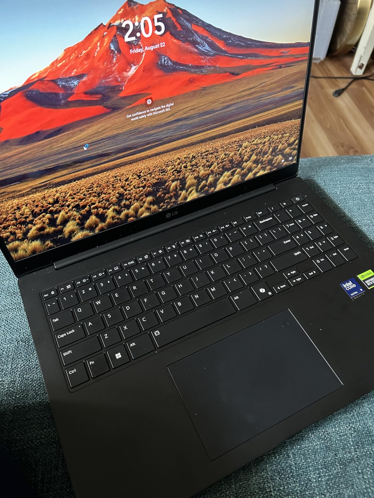 LG gram Pro 17-inch Lightweight Laptop Computer, Intel Evo Edition Powered by Intel Core Ultra 9 285H Processor, NVIDIA RTX5050, Windows 11 Home, 32GB RAM, 2TB SSD, Black customer photo 2
