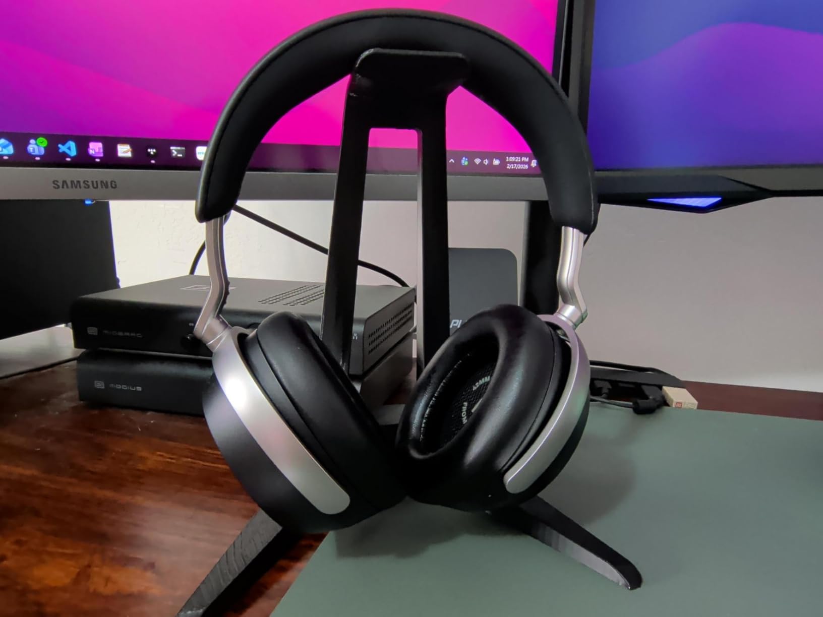 Sennheiser HDB 630 Wireless Over-Ear Headphones - Hi-Res Audiophile Sound, Adaptive Noise Cancellation, Parametric EQ, 60 Hour Battery Life, USB-C Low-Latency Bluetooth Adapter, Black customer photo 1