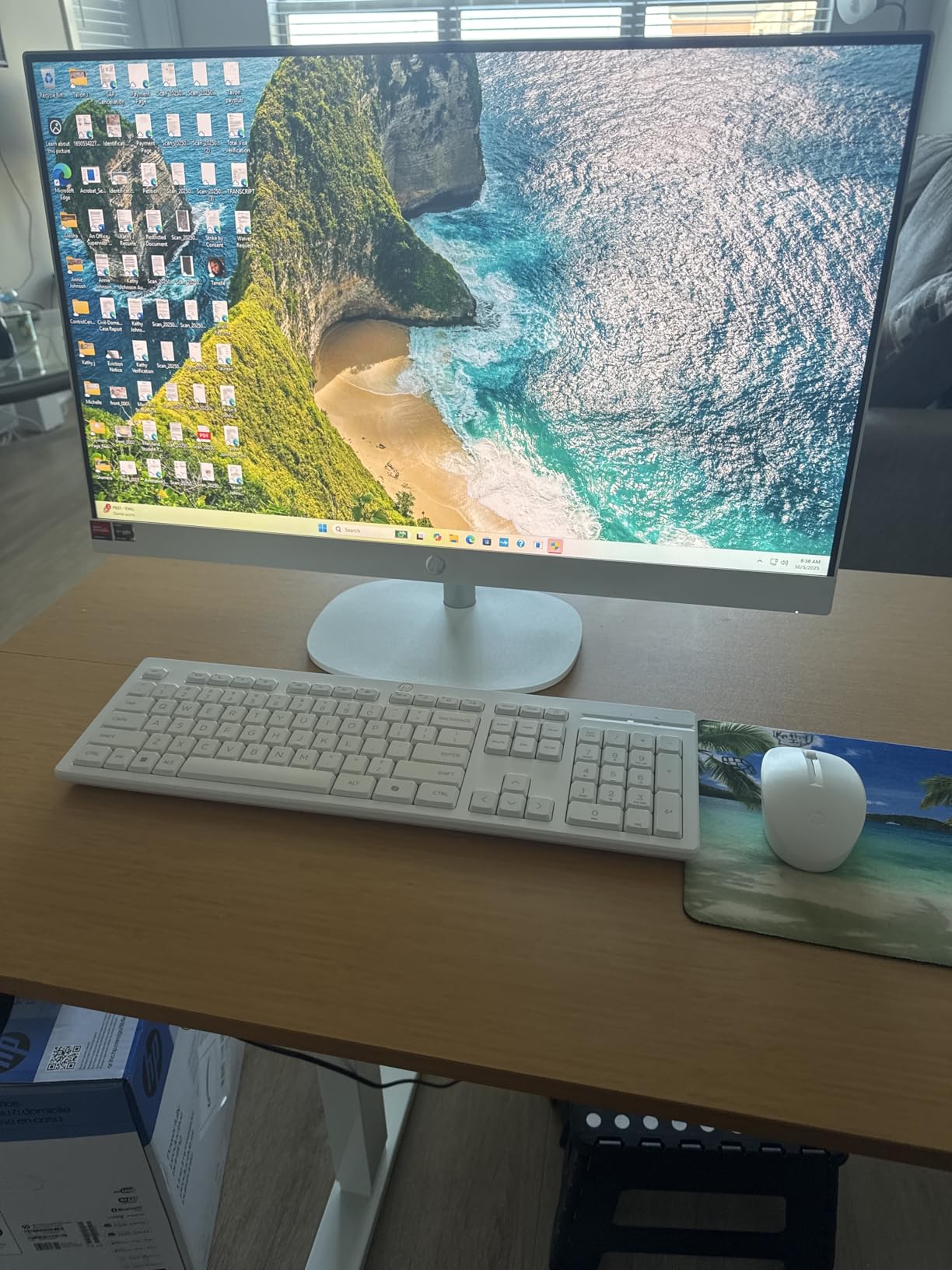 HP 27 inch All-in-One Desktop PC, FHD Touchscreen, AMD Ryzen 5 7520U, 16 GB RAM, 1 TB SSD, AMD Radeon Graphics, Built-in Speaker, Windows 11 Pro customer photo 1